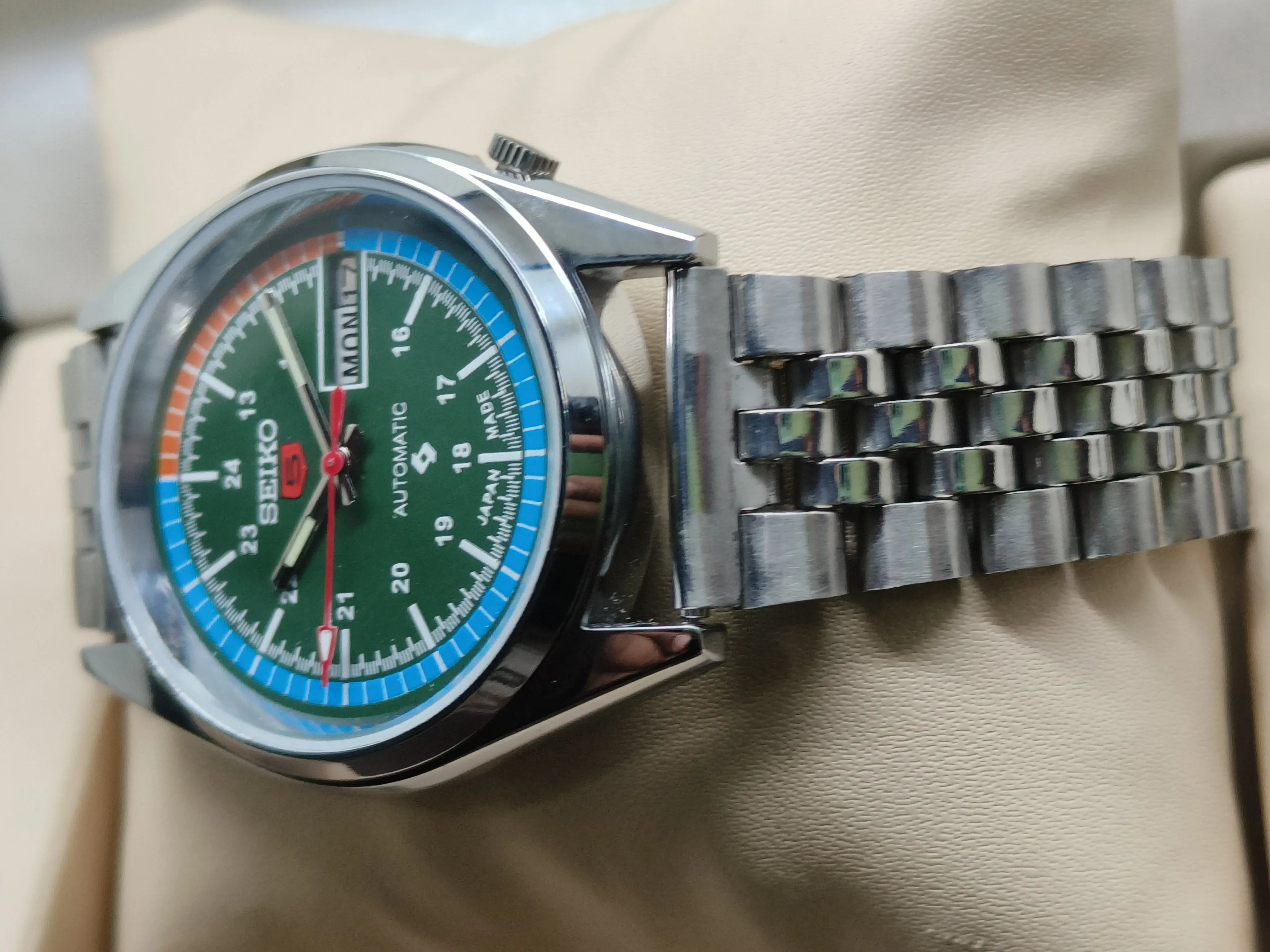 Seiko 5 Vintage Military Style – Refurbished Automatic National Watches
