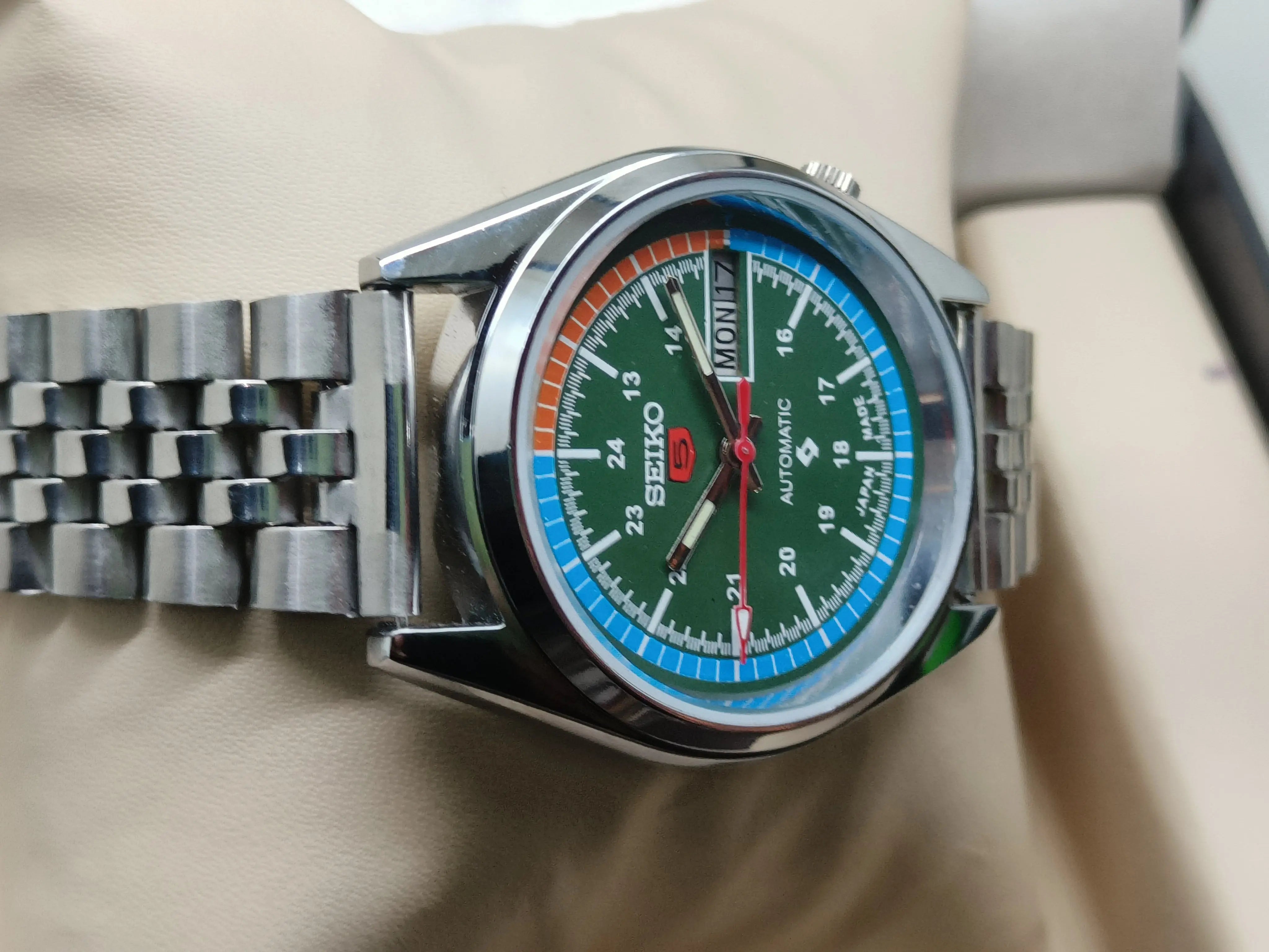 Seiko 5 Vintage Military Style – Refurbished Automatic National Watches