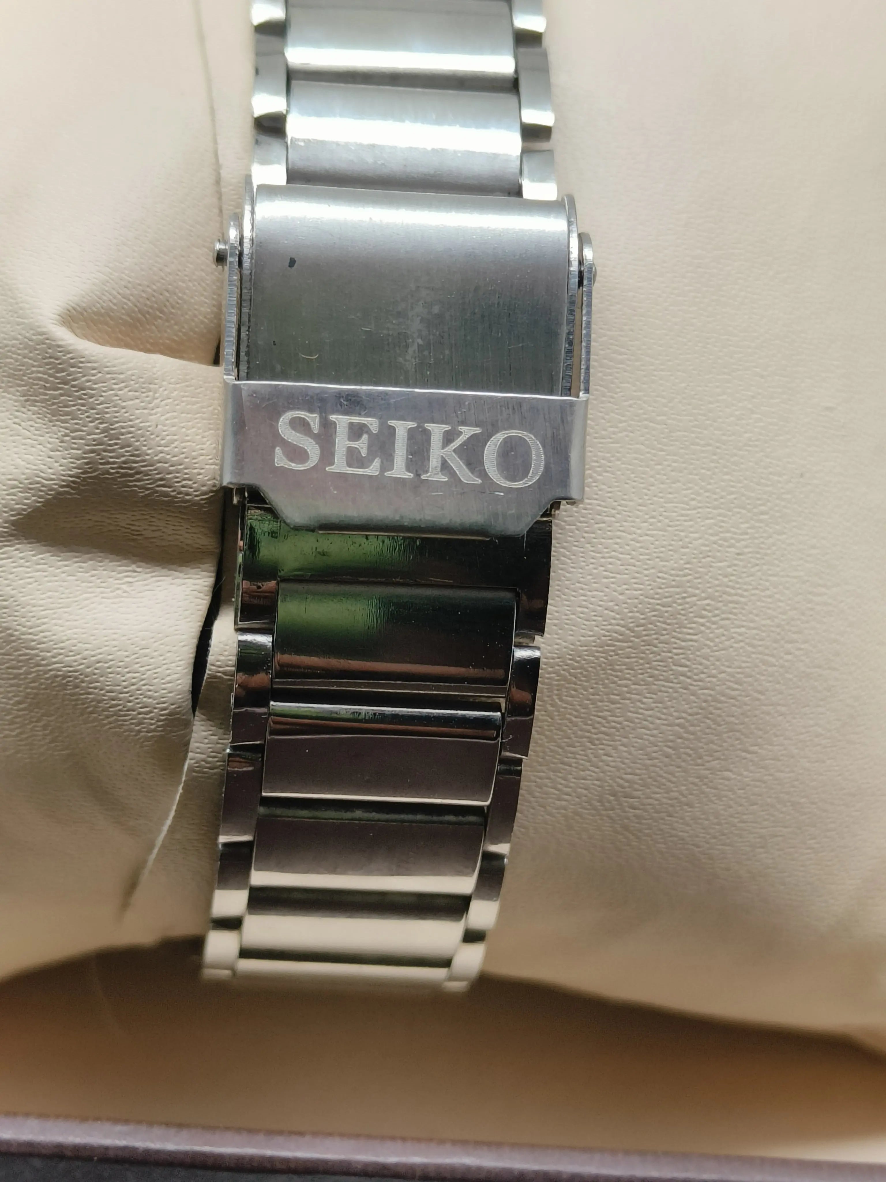 Seiko 5 Vintage 37mm Automatic – Refurbished Classic National Watches