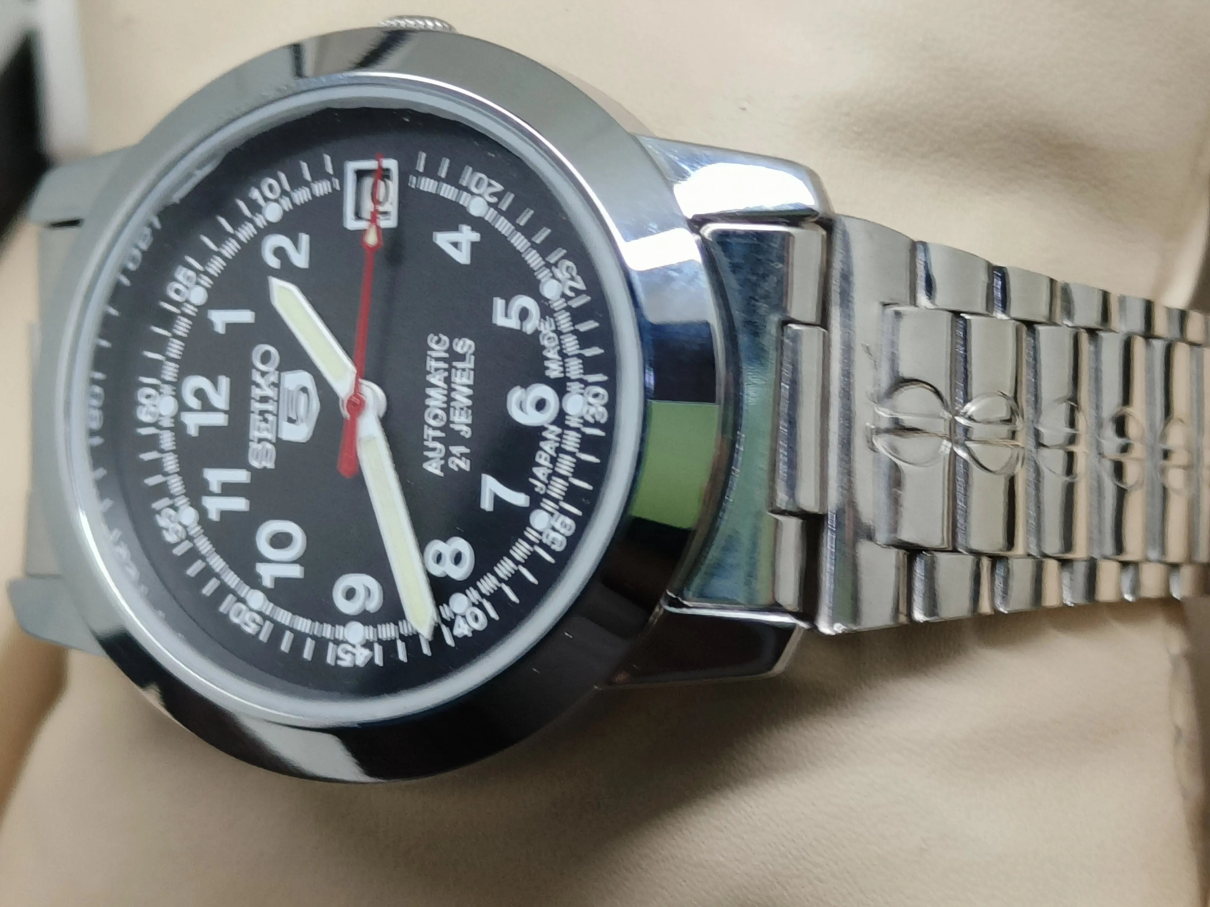 Seiko 5 Vintage Black Dial – Refurbished Automatic National Watches