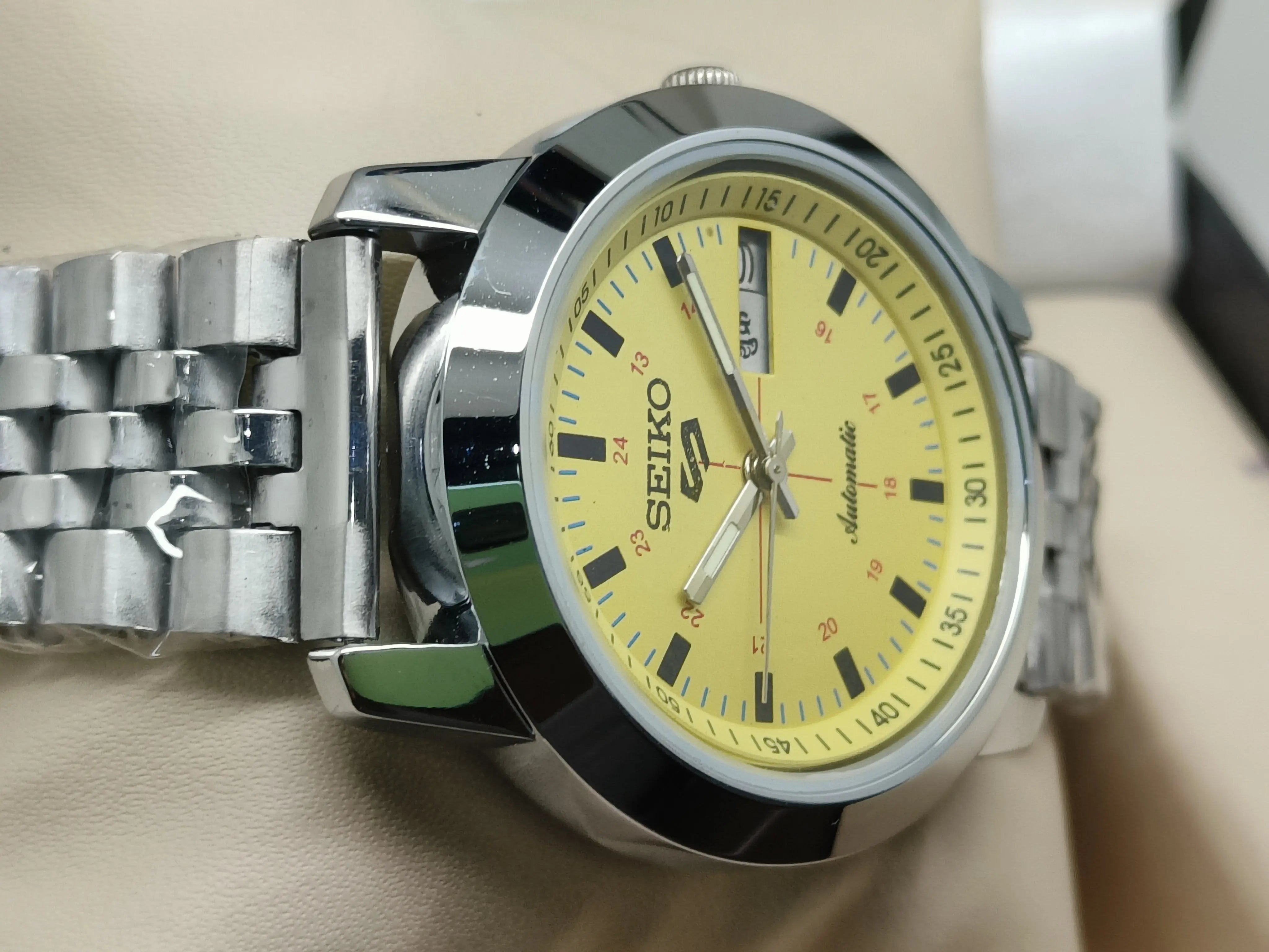 Seiko 5 Vintage Workhorse – Refurbished & Reliable National Watches
