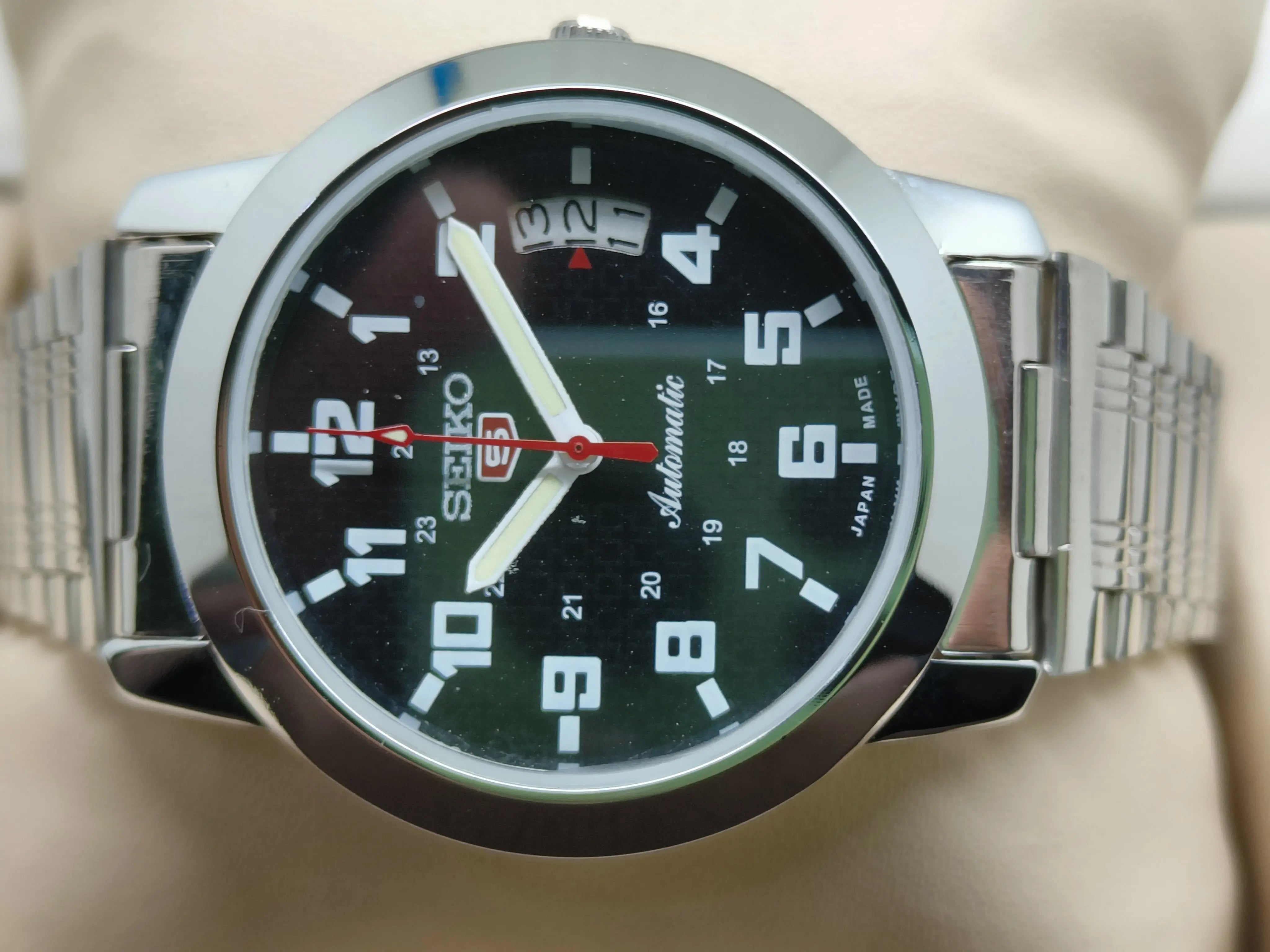 Seiko 5 Vintage Mesh Bracelet – Refurbished Classic Style National Watches