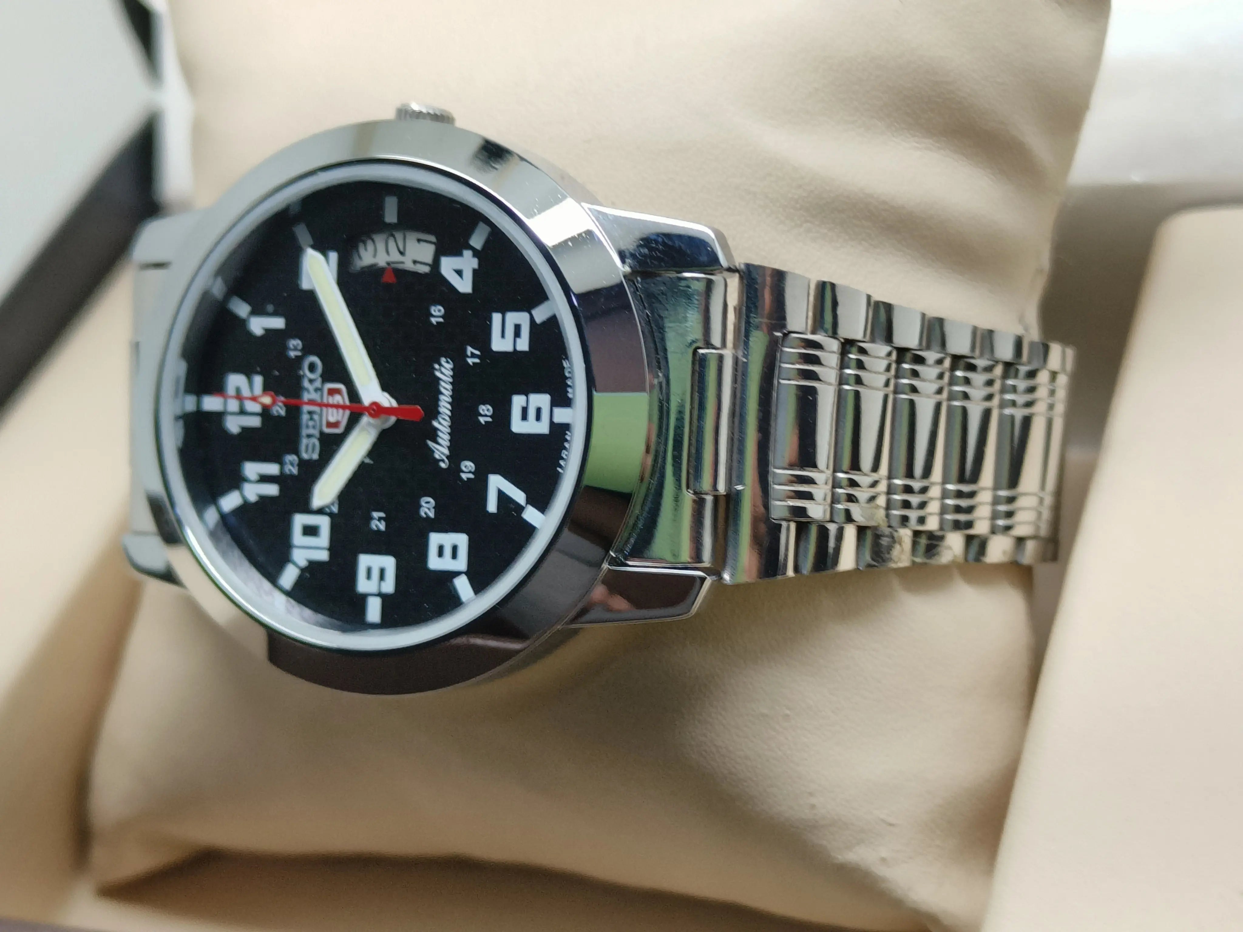 Seiko 5 Vintage Mesh Bracelet – Refurbished Classic Style National Watches