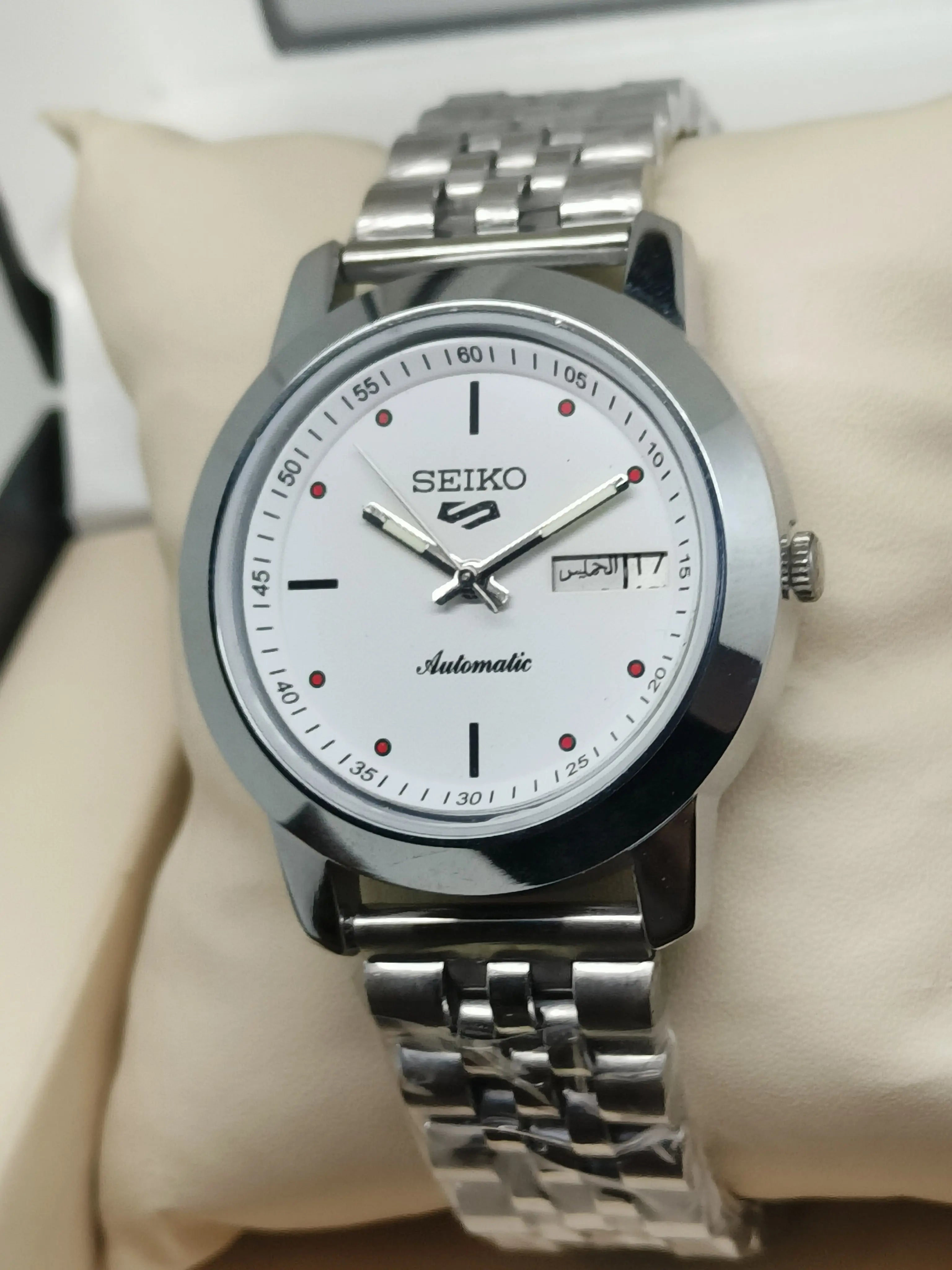 Seiko 5 Vintage Diver Style Bezel – Refurbished & Stylish National Watches