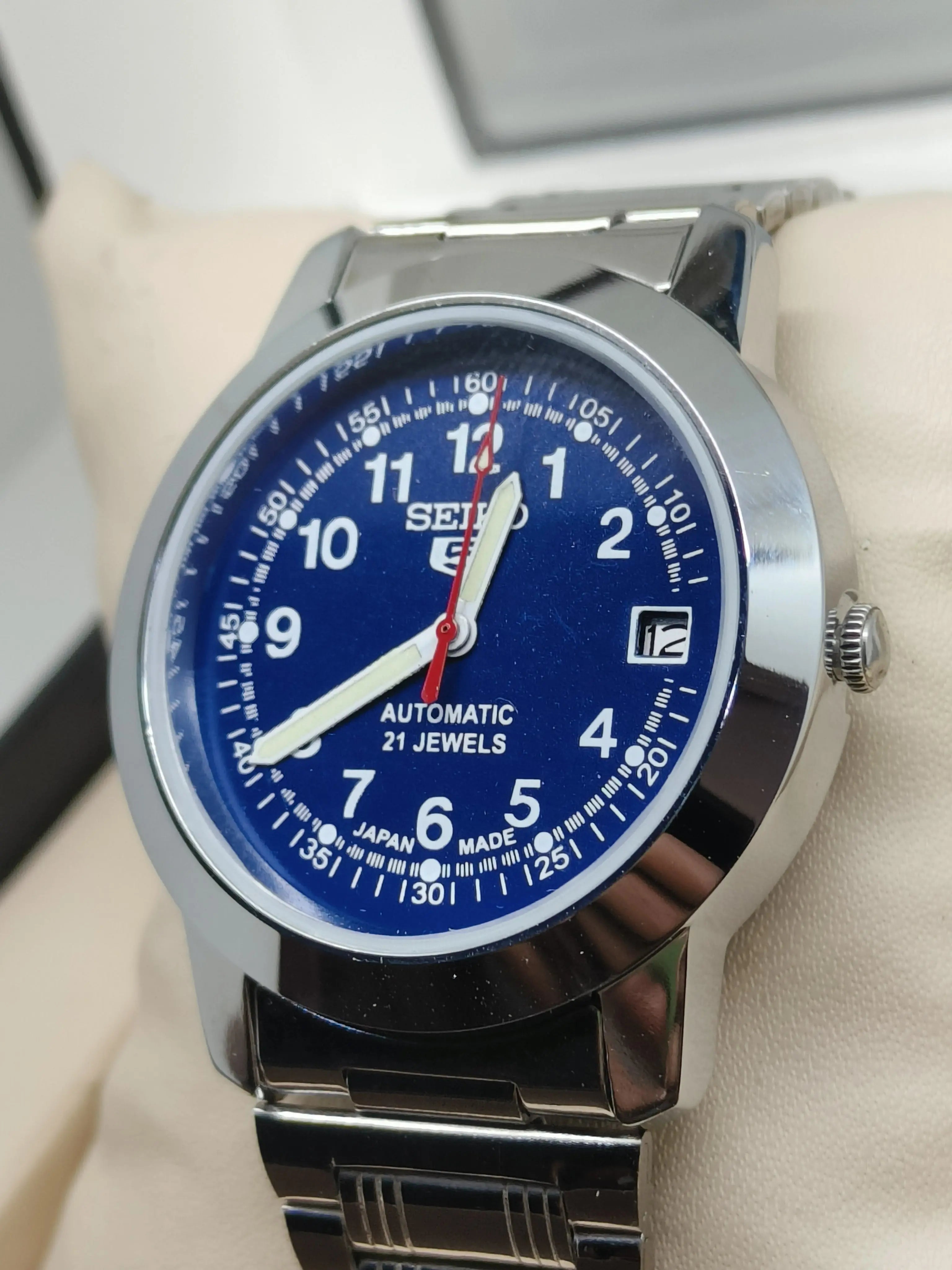 Seiko 5 Vintage Champagne Dial – Restored Dress Watch National Watches