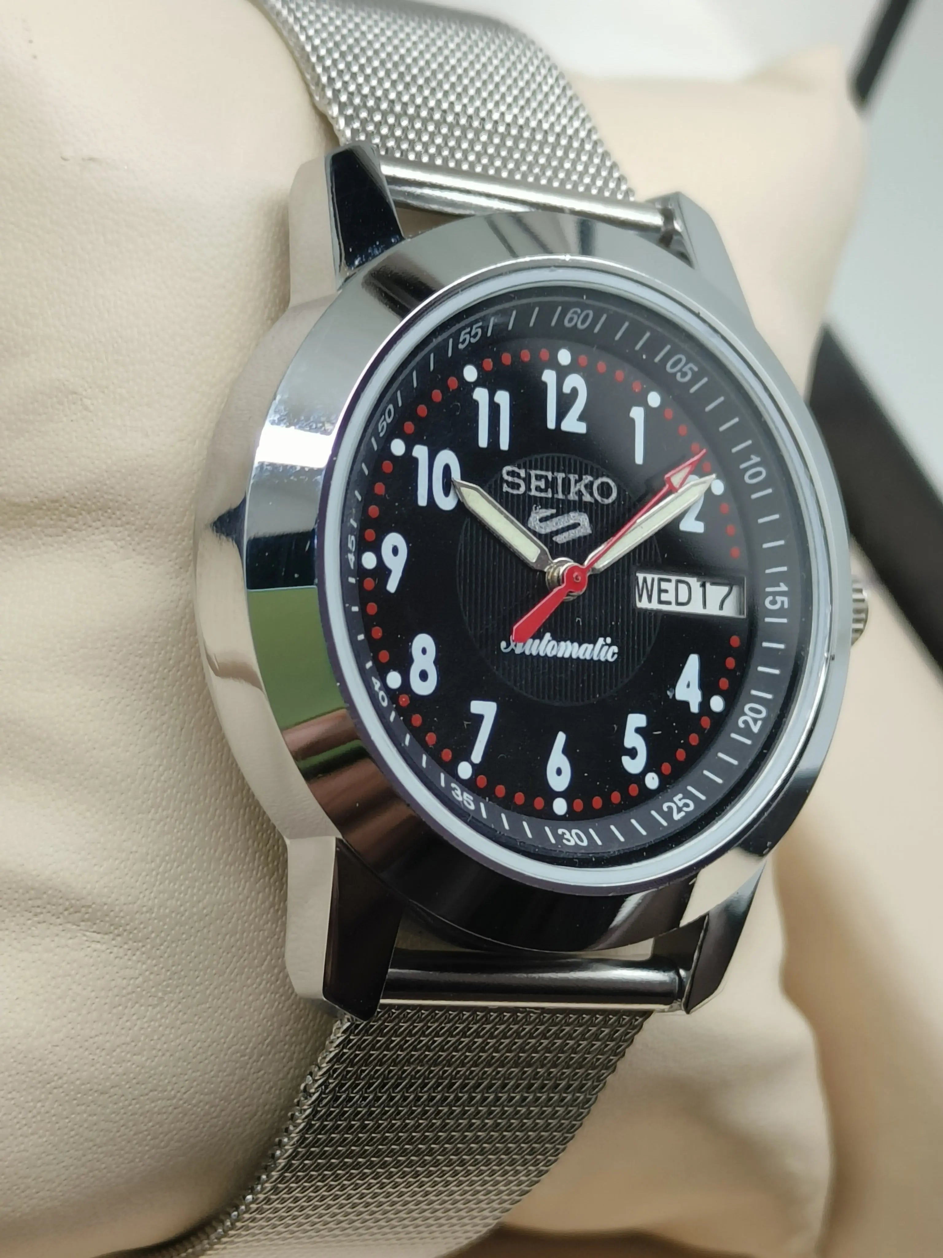 Seiko 5 Vintage Lime Green Dial – Refurbished Bold Style National Watches