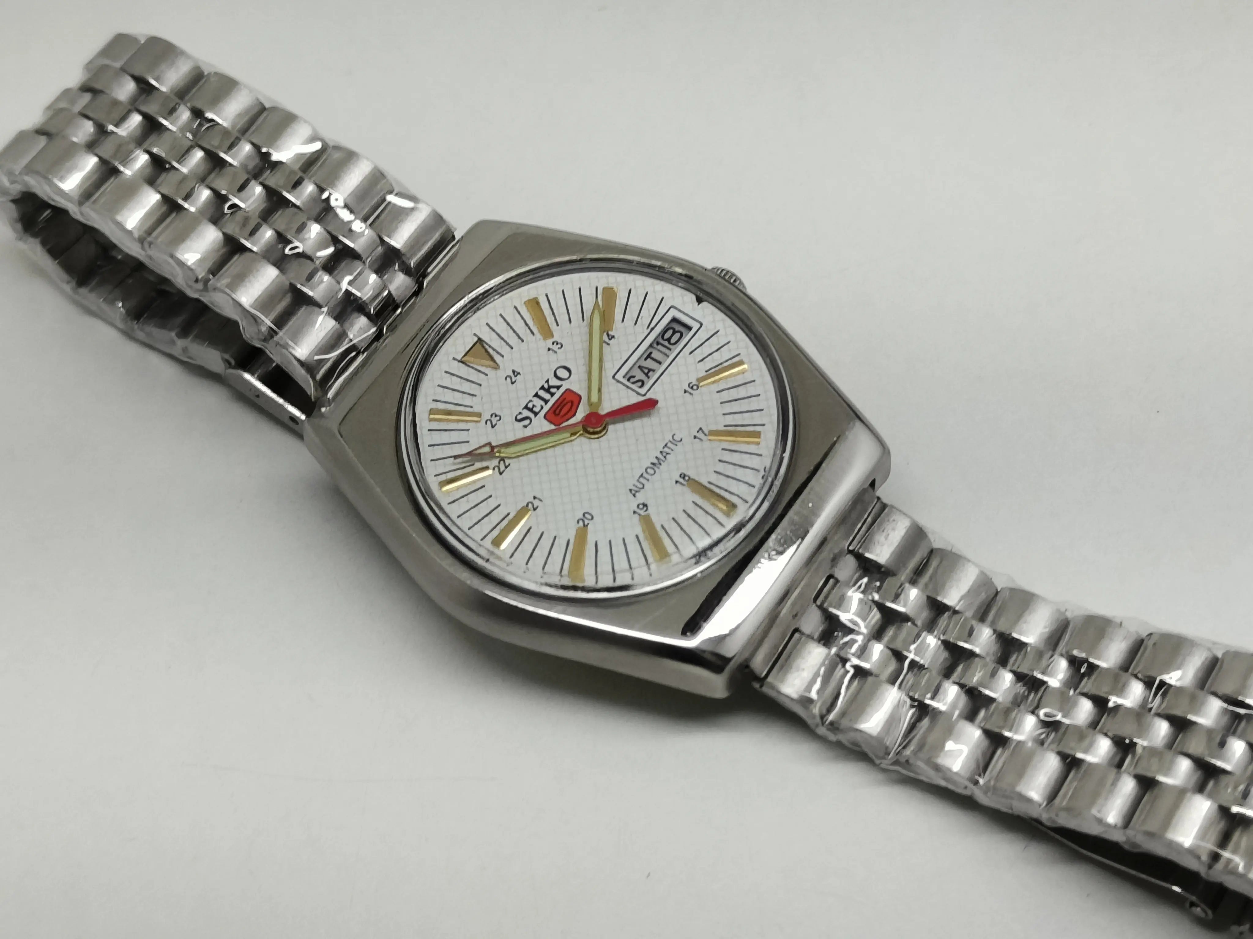 Seiko 5 Vintage Burgundy Dial – Refurbished Unique Piece National Watches