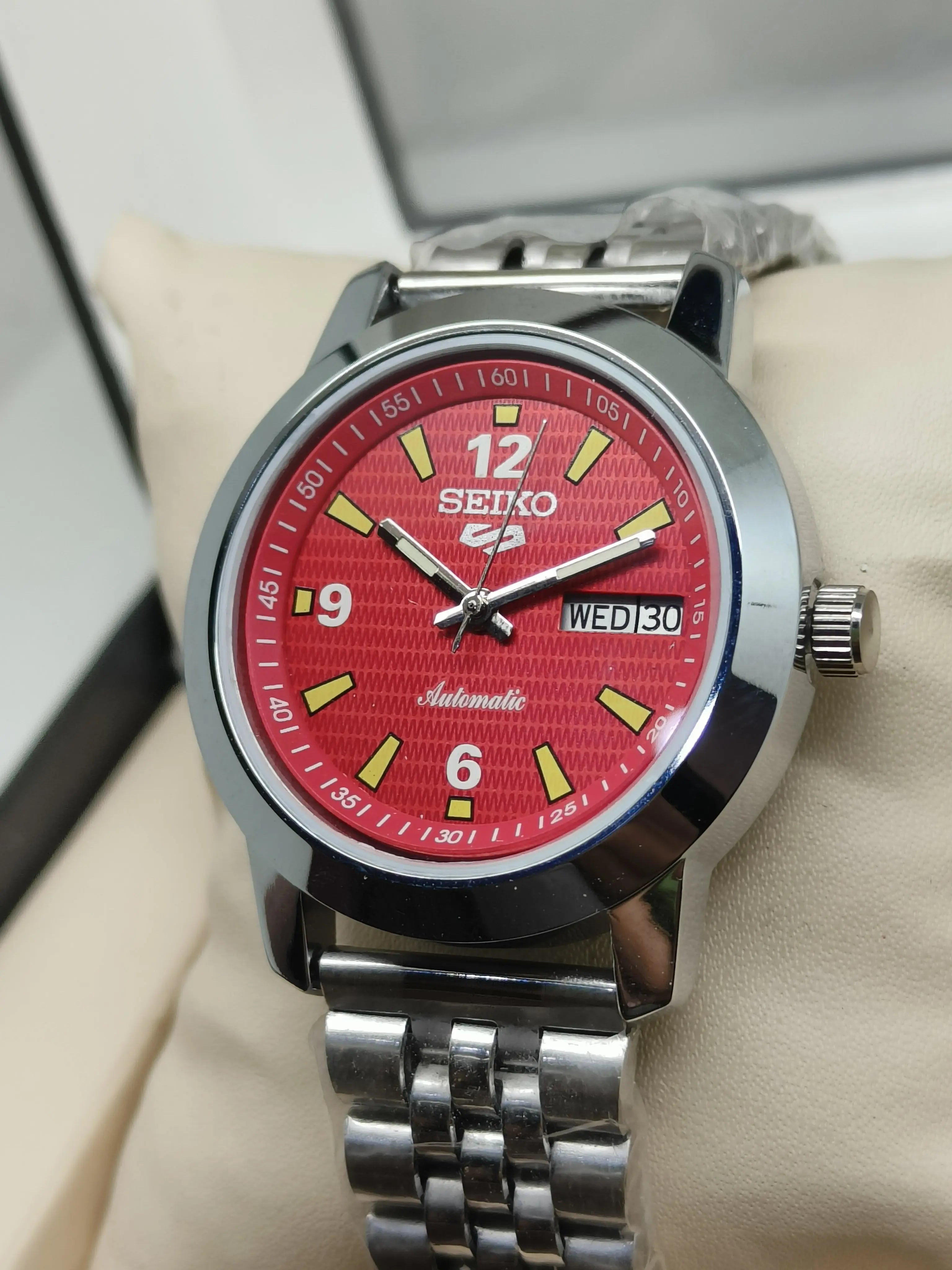 Seiko 5 Vintage Diver Style Bezel – Refurbished & Stylish National Watches