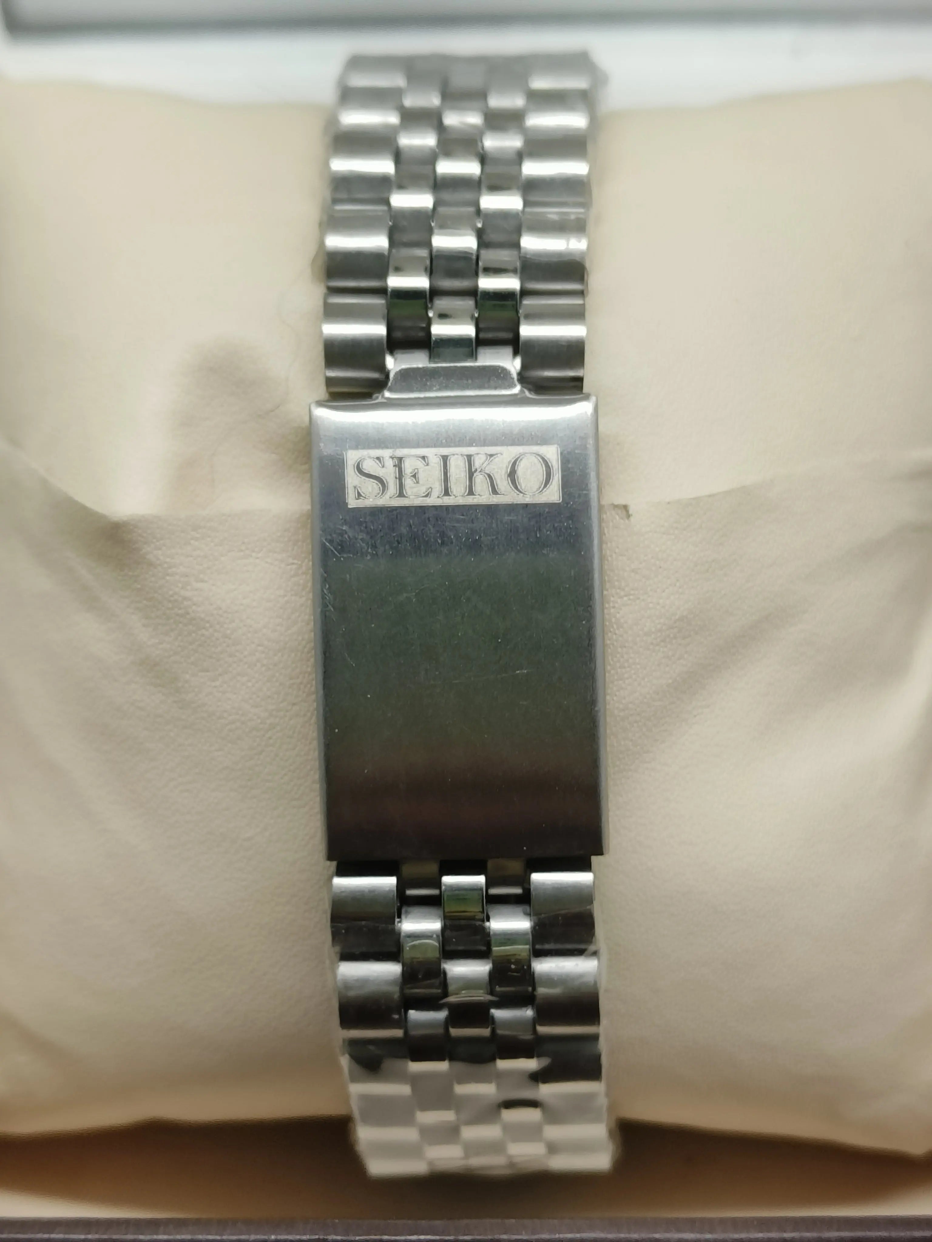Seiko 5 Vintage Diver Style Bezel – Refurbished & Stylish National Watches