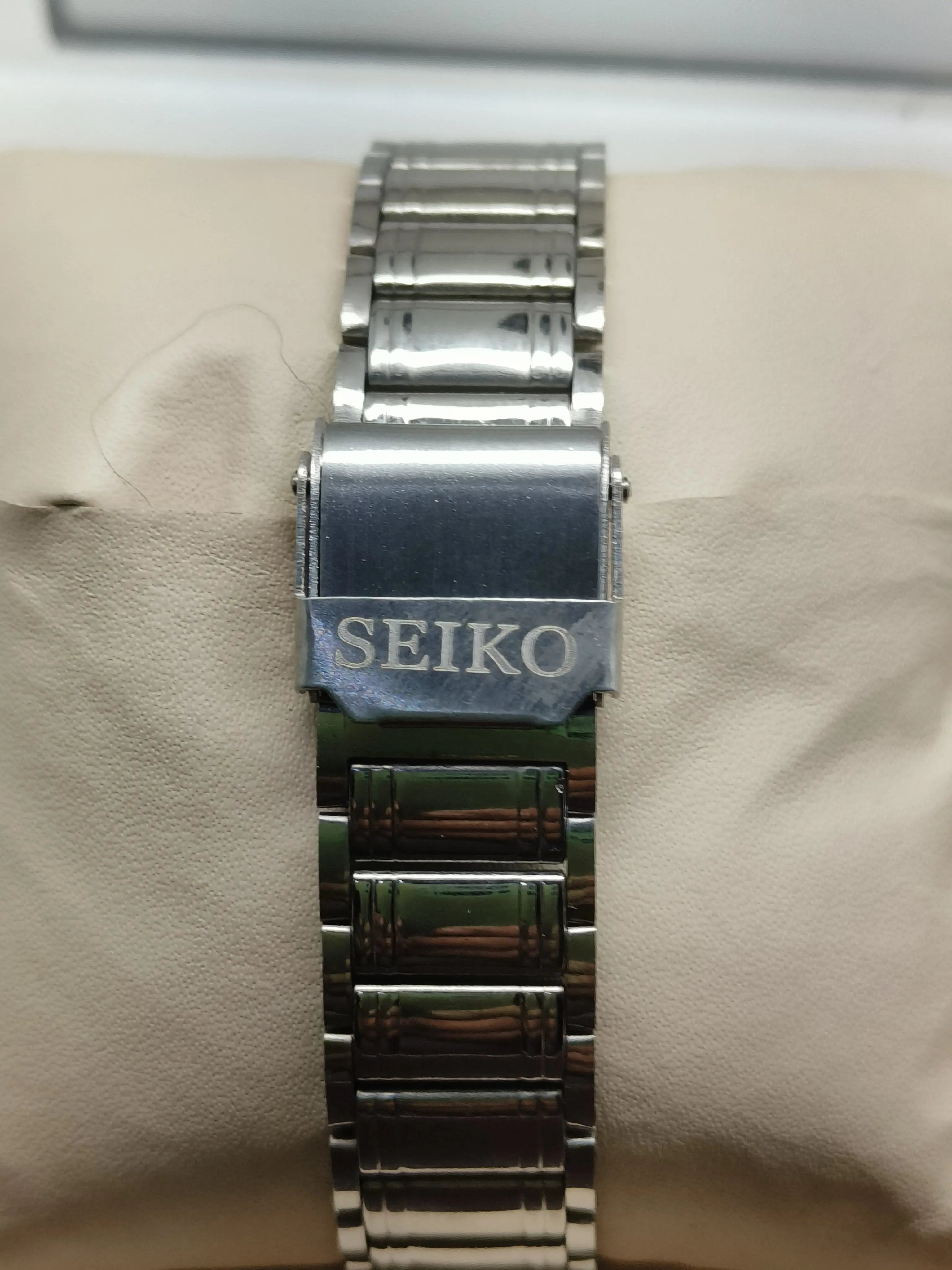 Seiko 5 Vintage white Dial – Refurbished Unique Piece National Watches