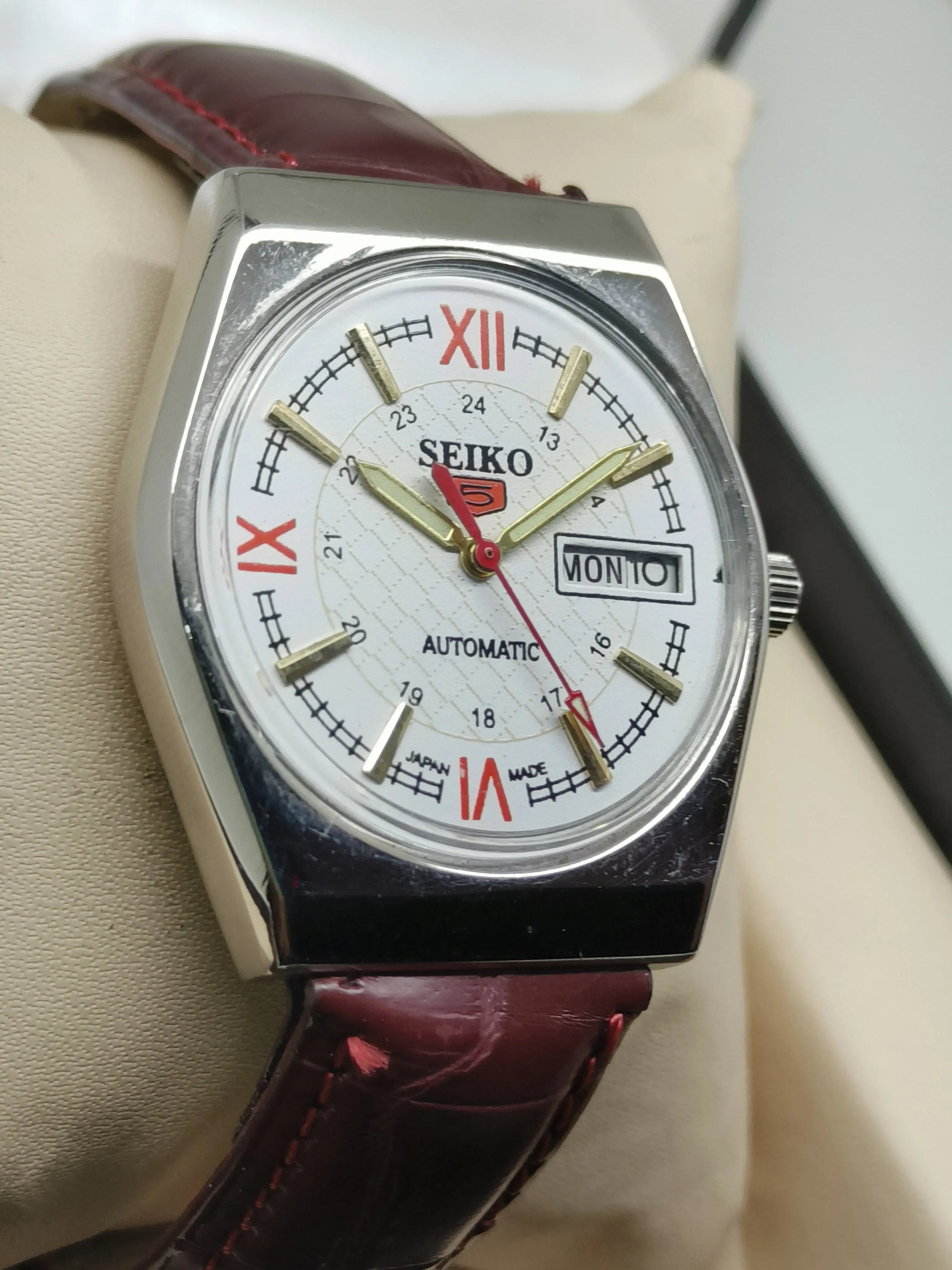 Seiko 5 Vintage Automatic – Unisex Classic National Watches
