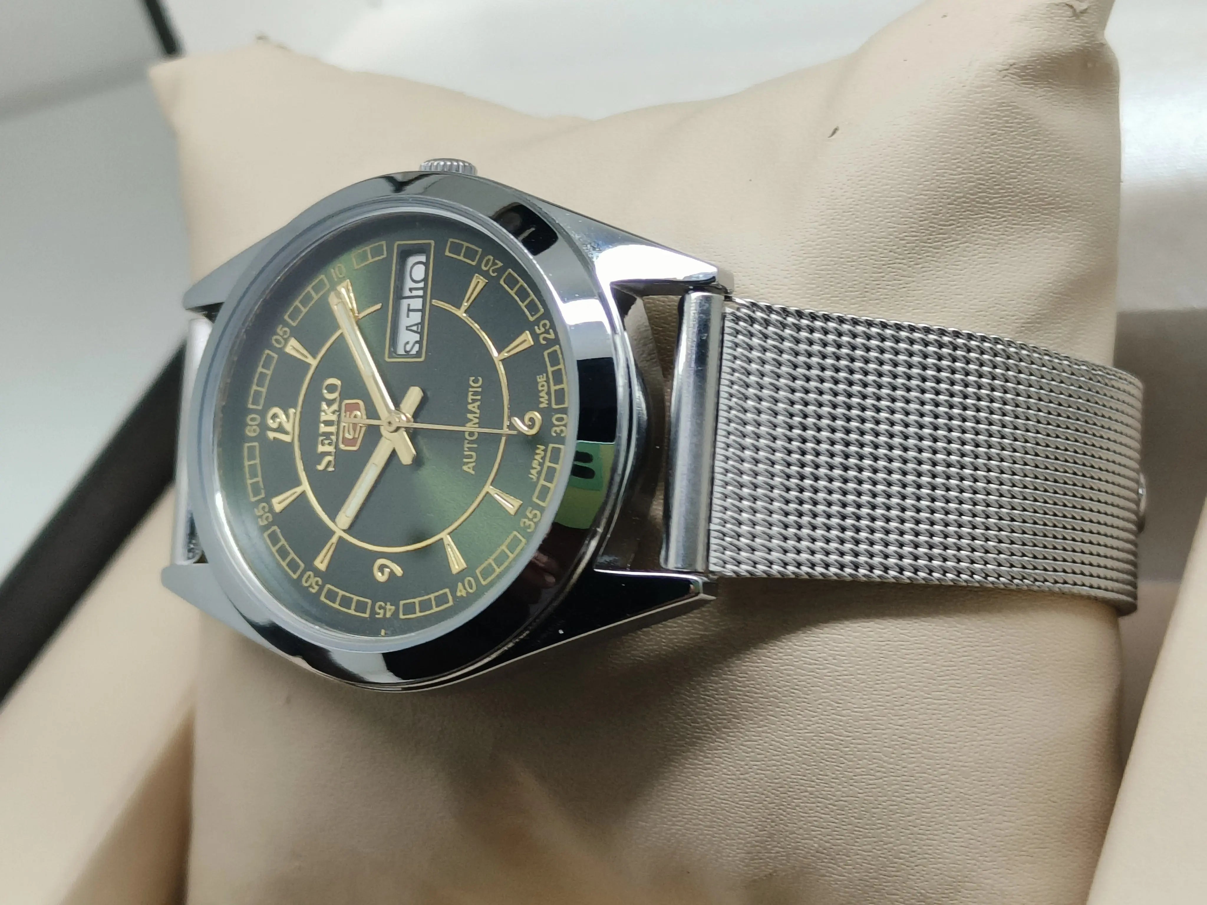 Seiko 5 Vintage Automatic – Day/Date Japan Movement National Watches