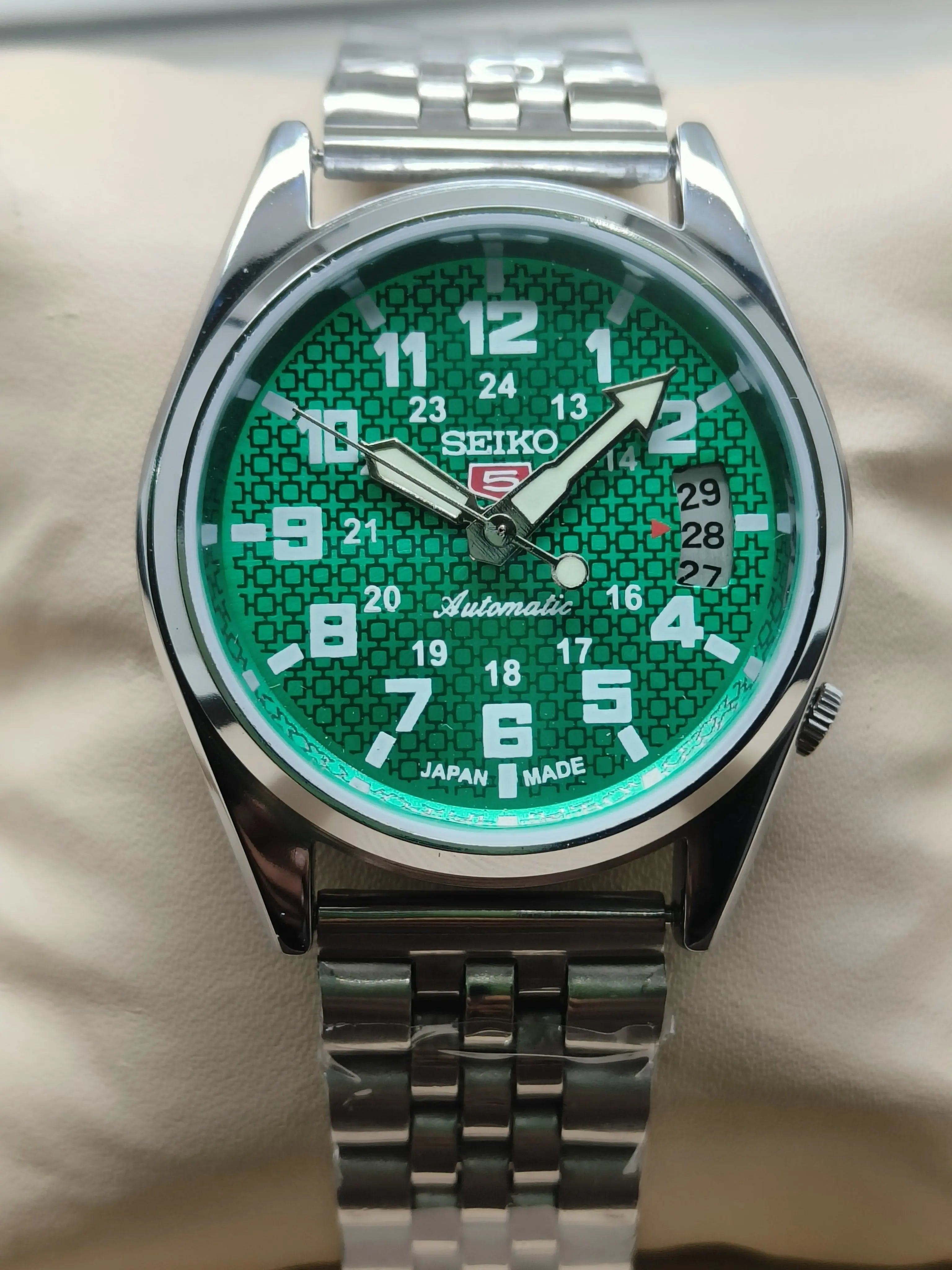 Seiko 5 Vintage Automatic – Classic Retro Appeal National Watches