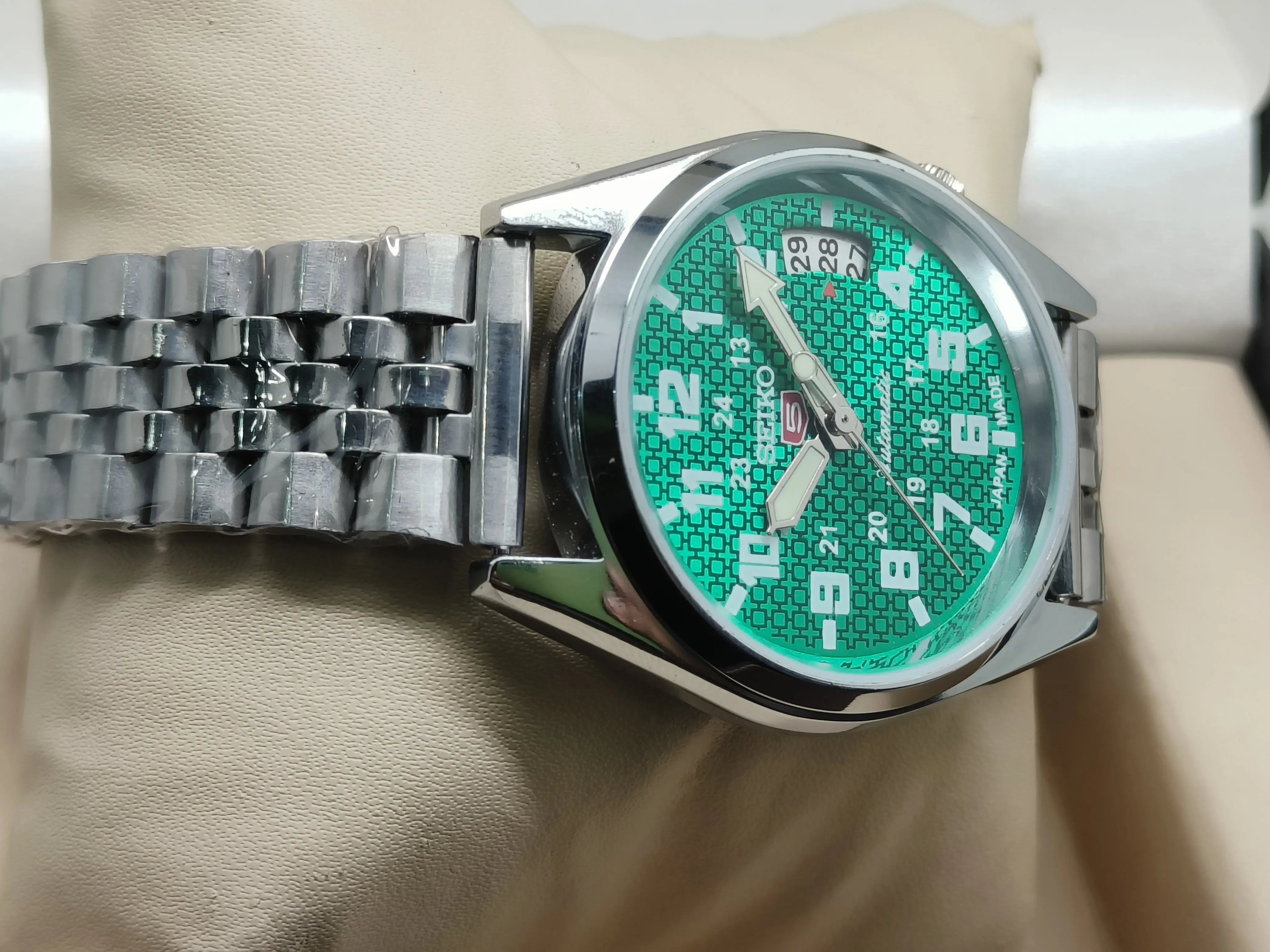 Seiko 5 Vintage Automatic – Classic Retro Appeal National Watches