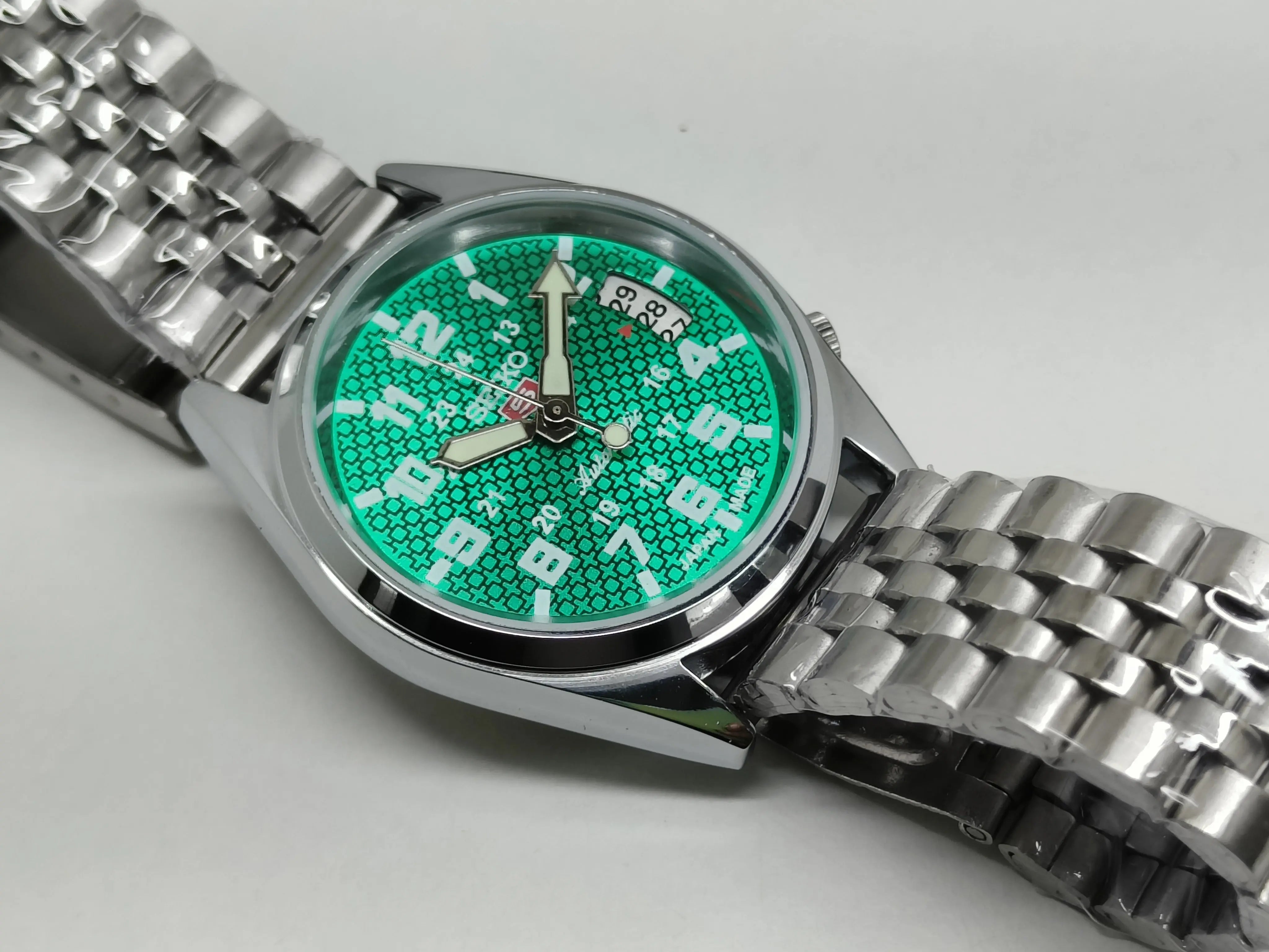 Seiko 5 Vintage Automatic – Classic Retro Appeal National Watches