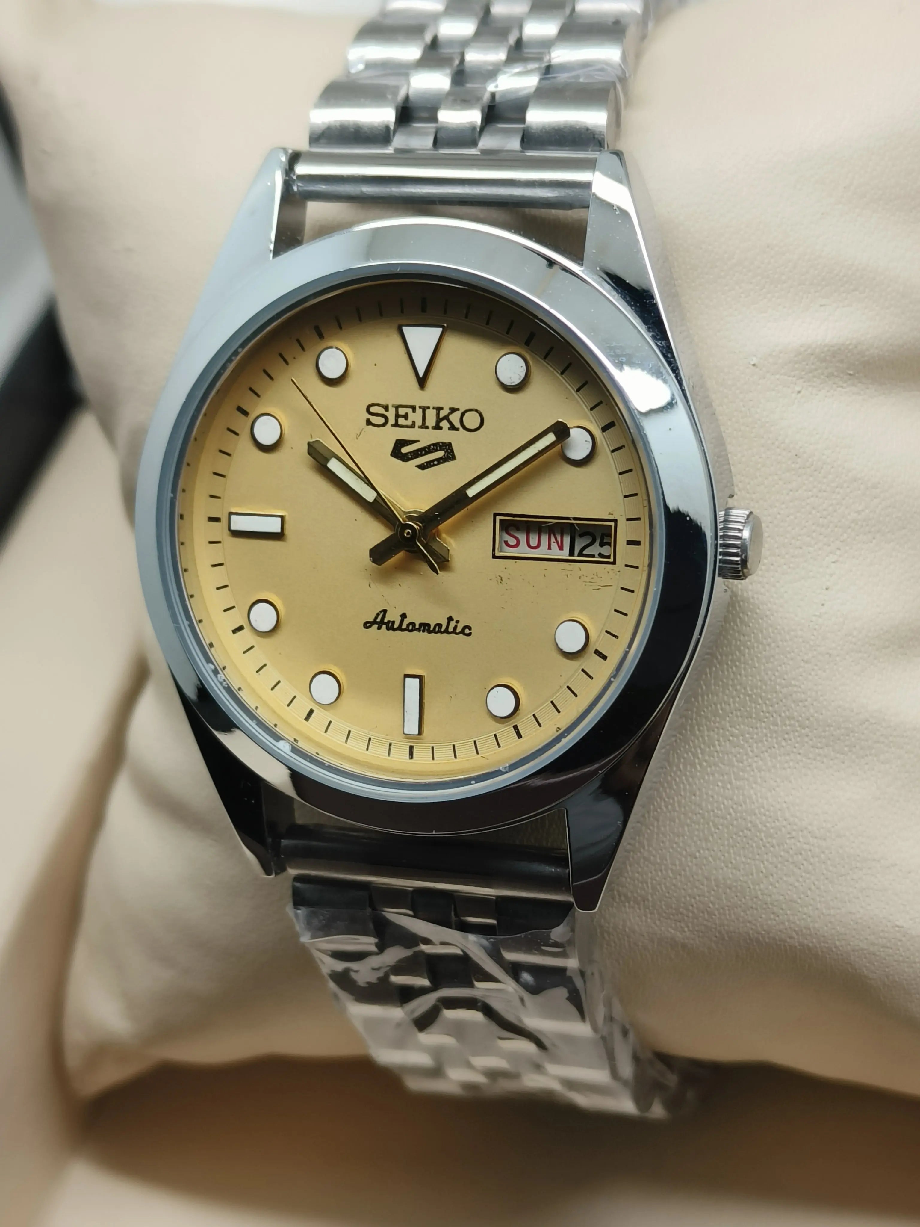 Seiko 5 Vintage Automatic – Rare Gold Trim National Watches