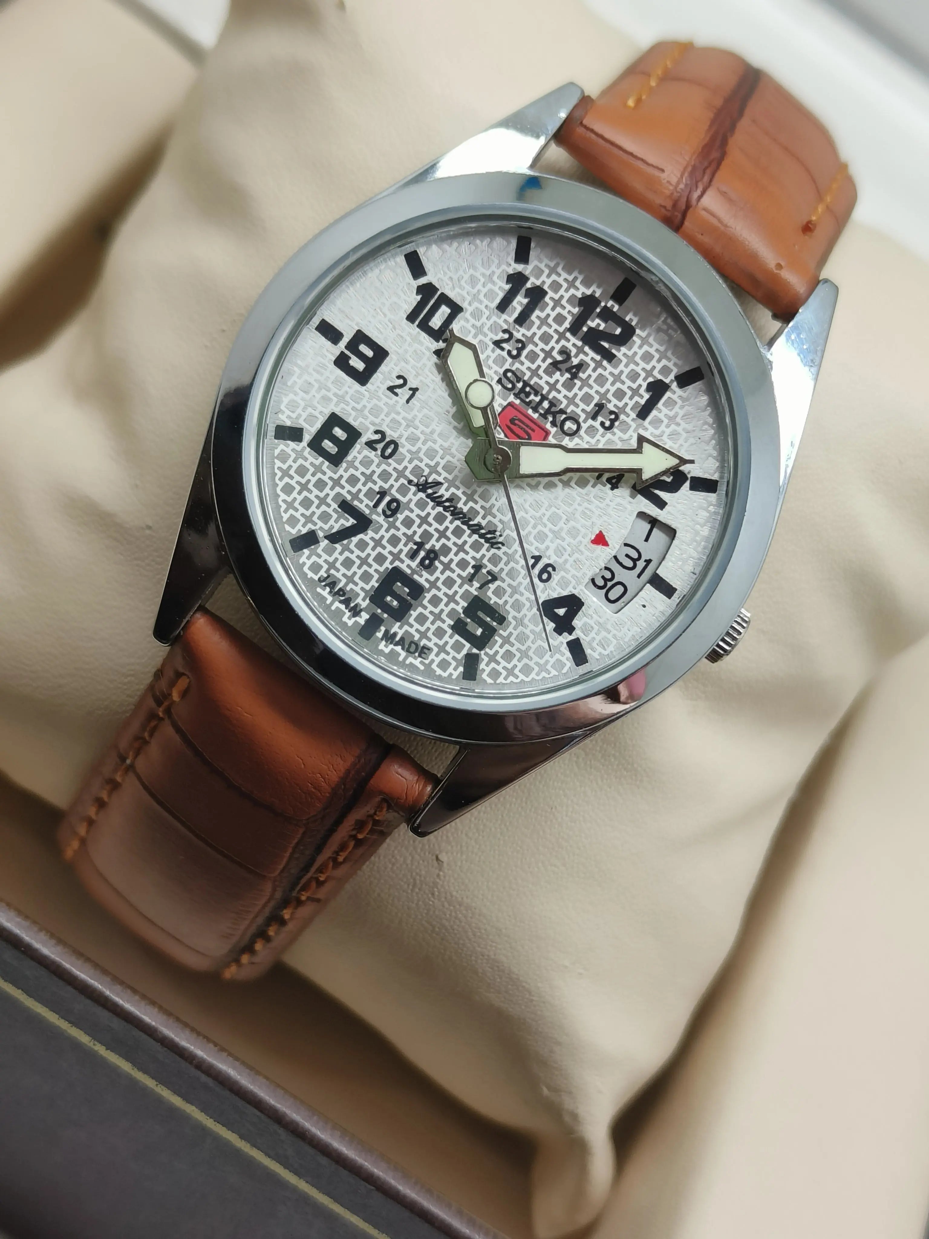 Seiko 5 Vintage Automatic – Everyday Style Watch National Watches