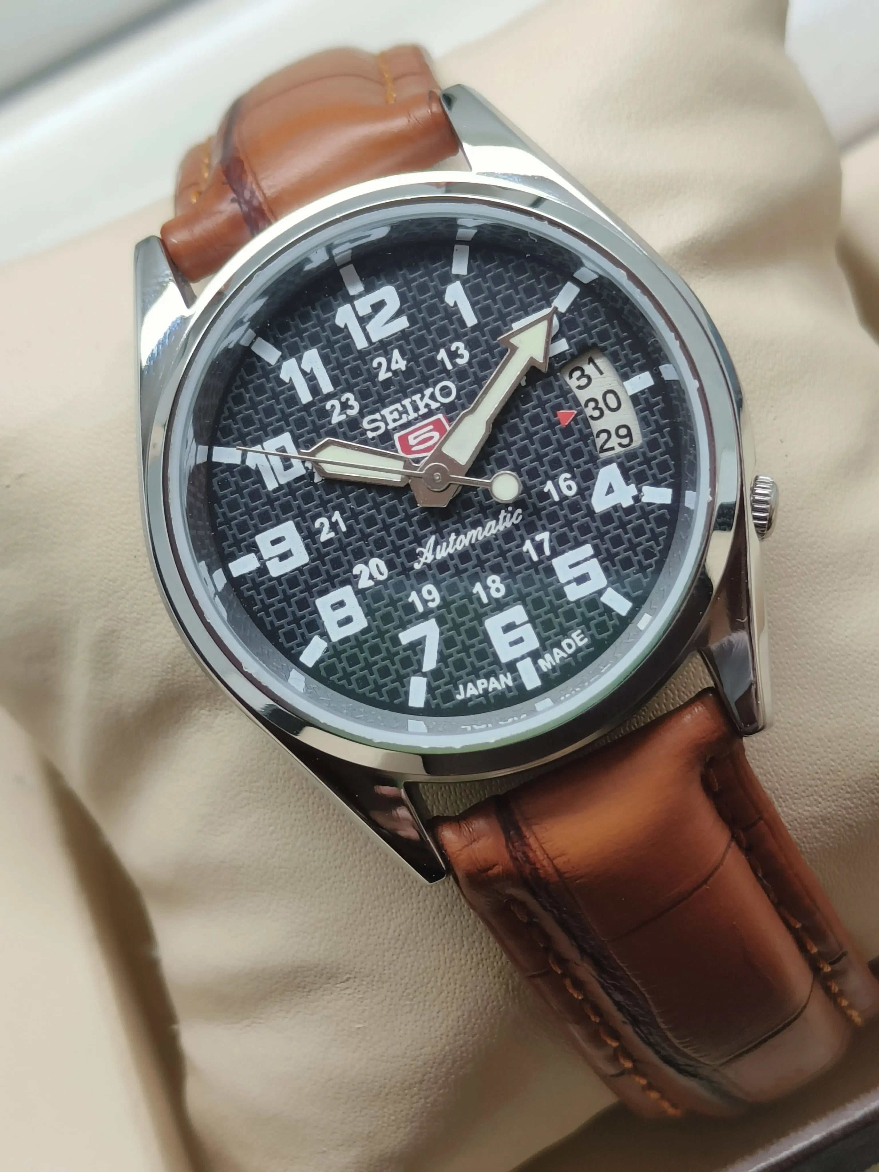 Seiko 5 Vintage Automatic – Seiko Branded Crown & Case Back National Watches