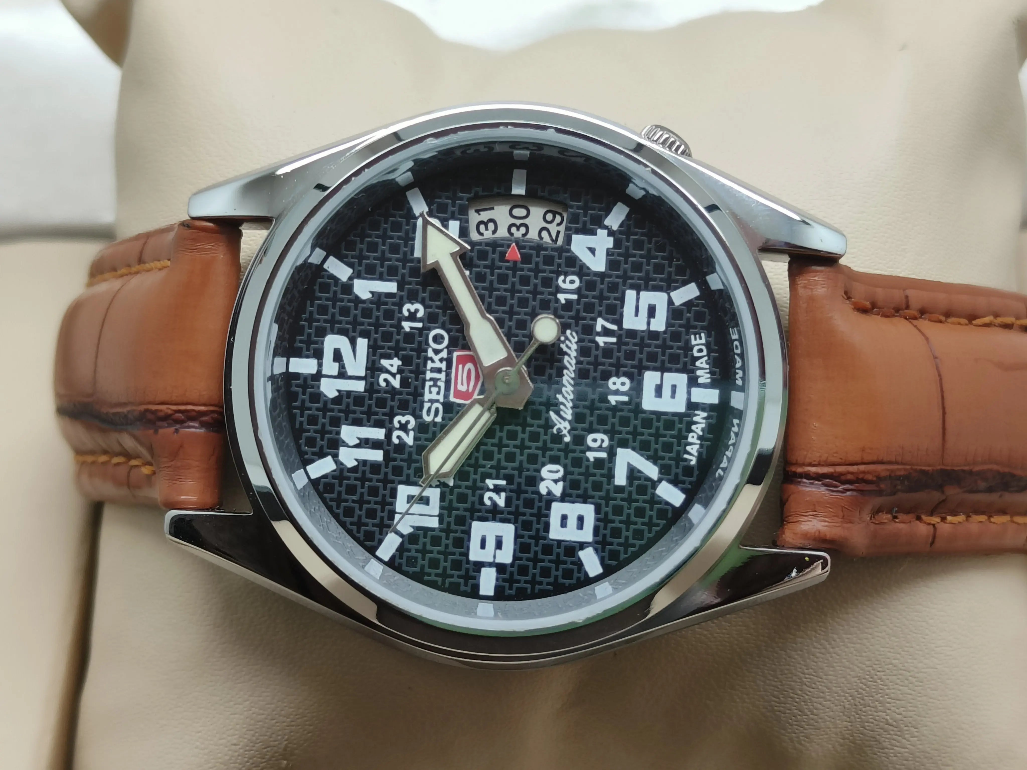 Seiko 5 Vintage Automatic – Seiko Branded Crown & Case Back National Watches