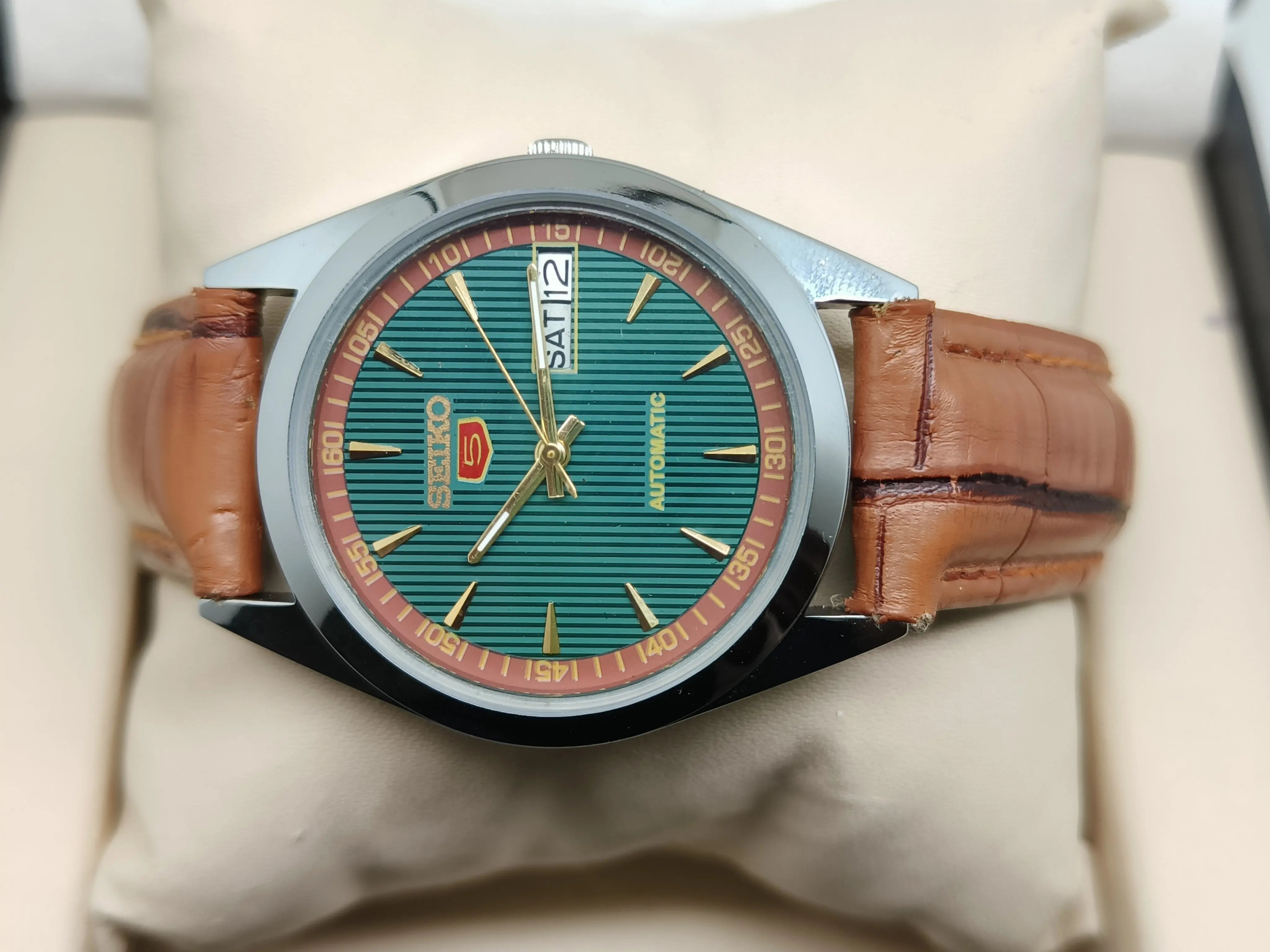 Seiko 5 Vintage Automatic – Exhibition Case Back (if applicable) National Watches