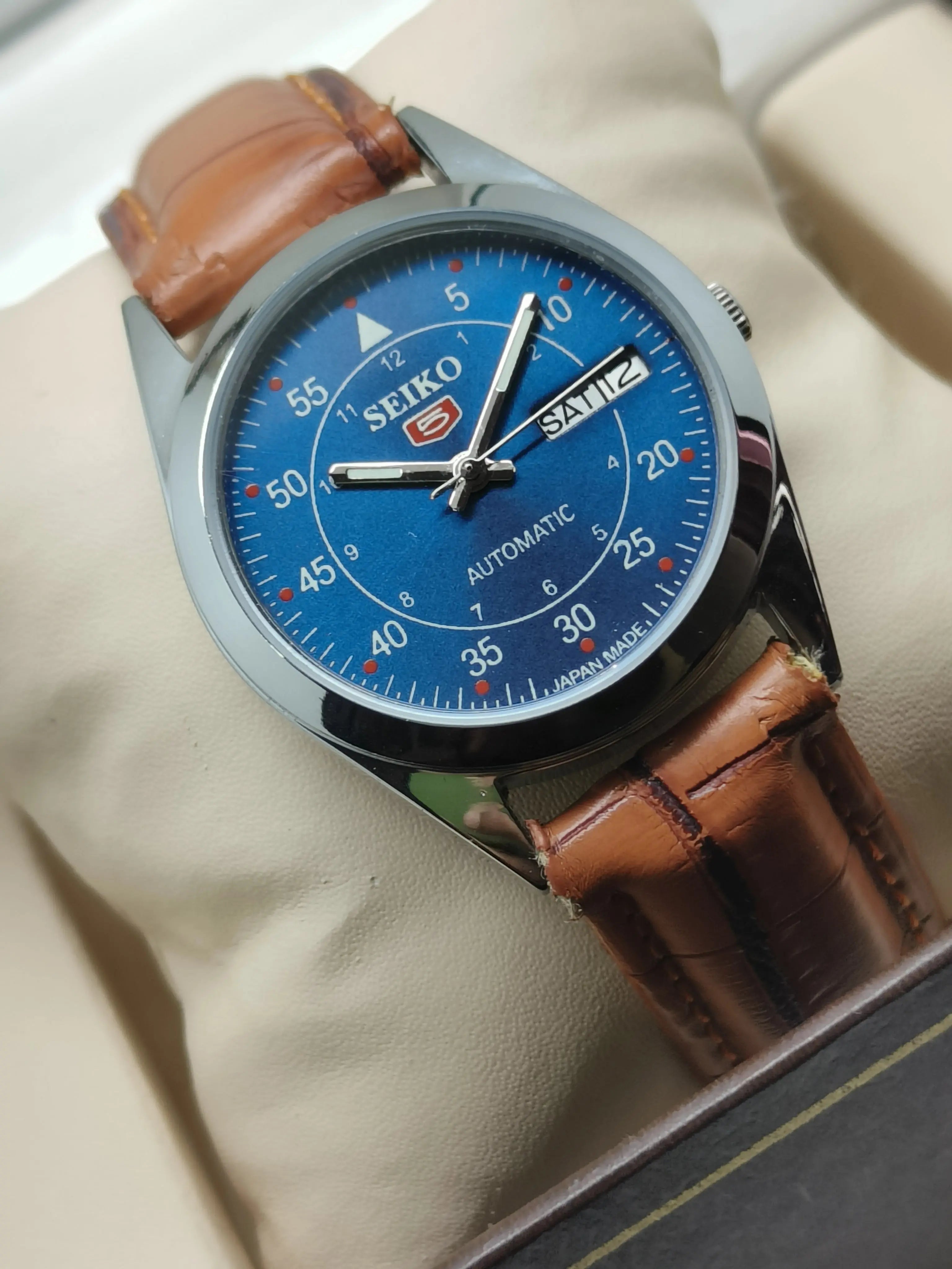 Seiko 5 Vintage Automatic – Minor Vintage Wear for Authenticity National Watches