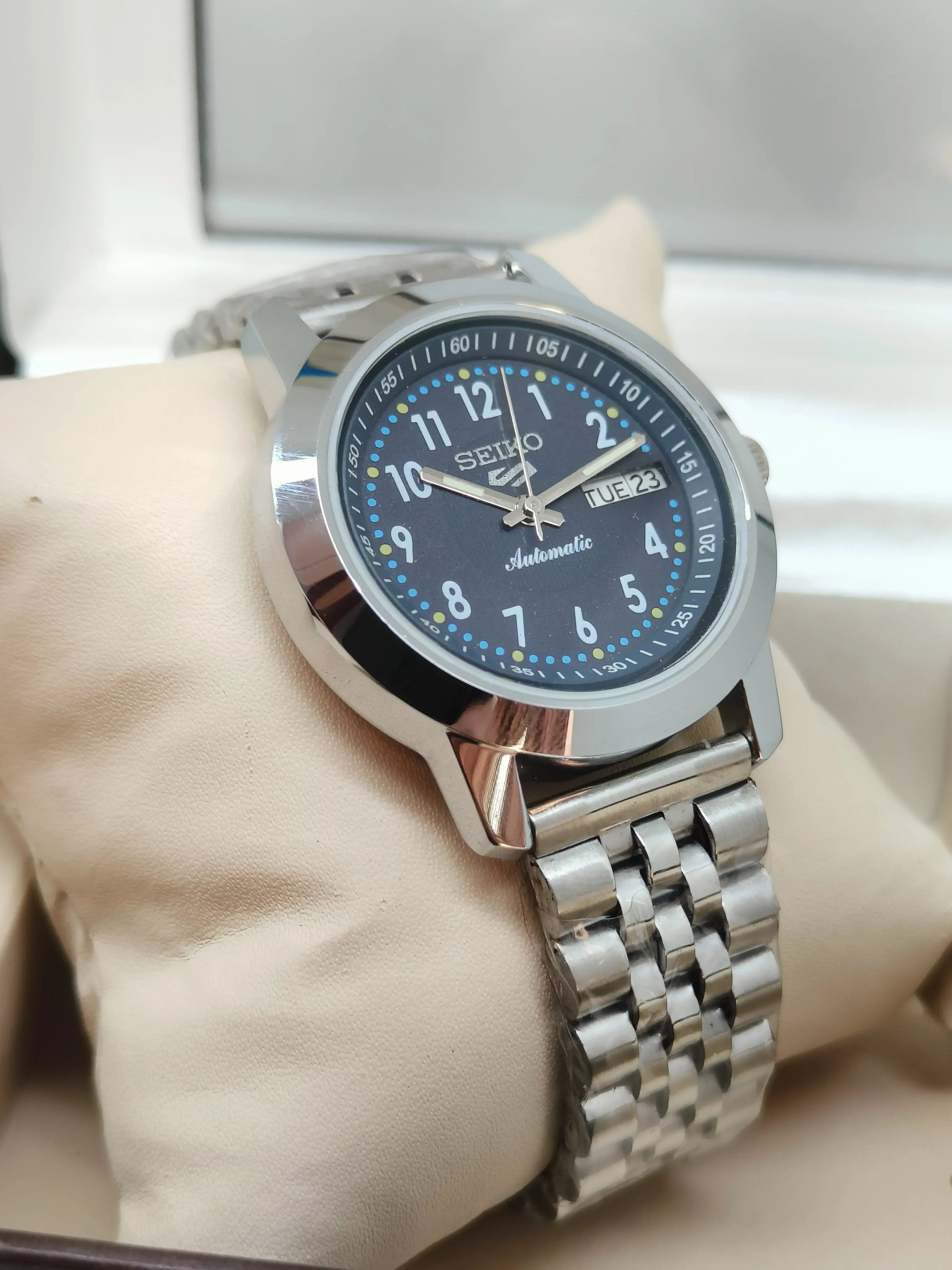 Seiko 5 Vintage Automatic – Retro Colour Dial Highlight National Watches