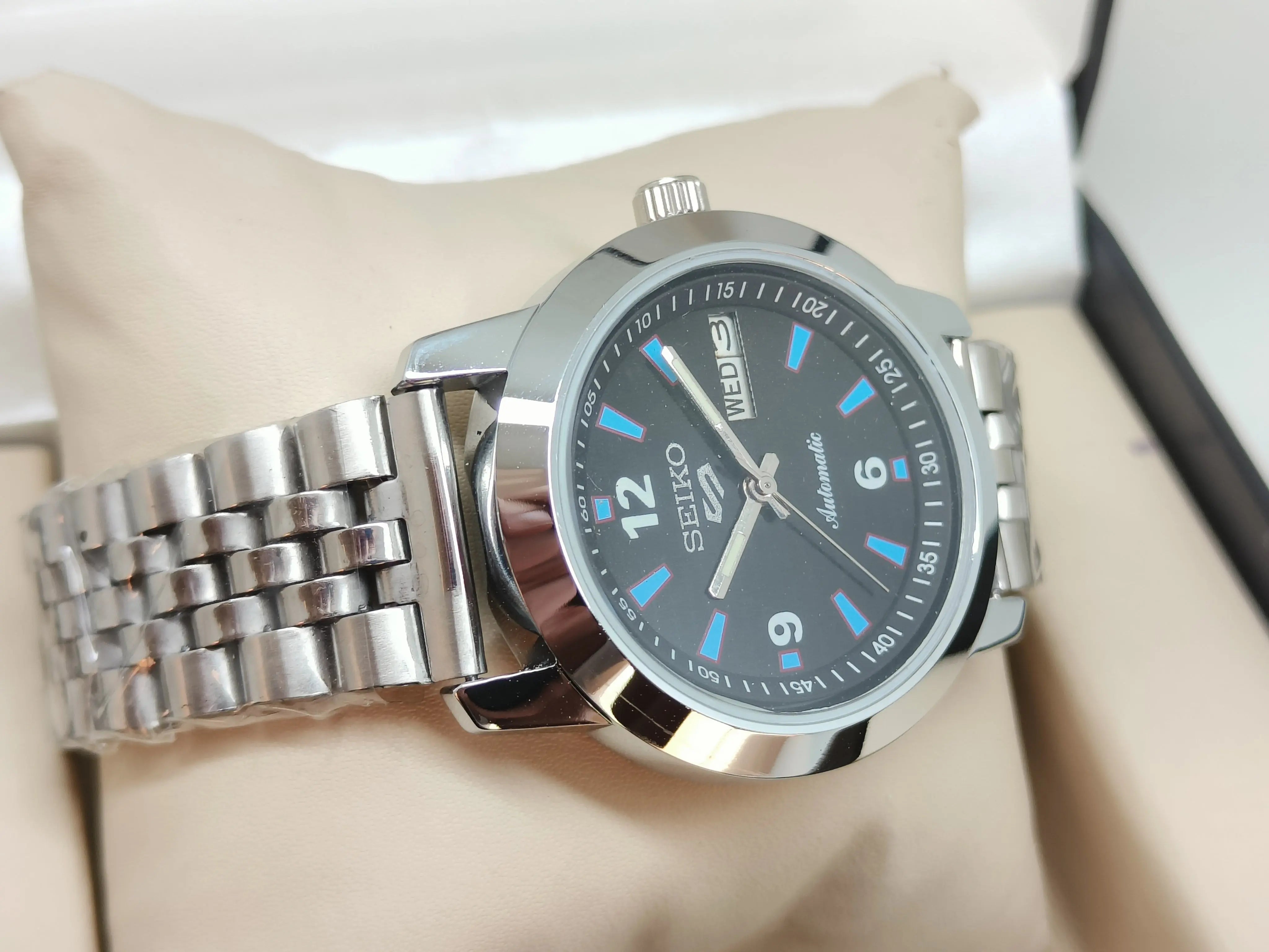 Seiko 5 Vintage Automatic – Refurbished Classic Timepiece National Watches