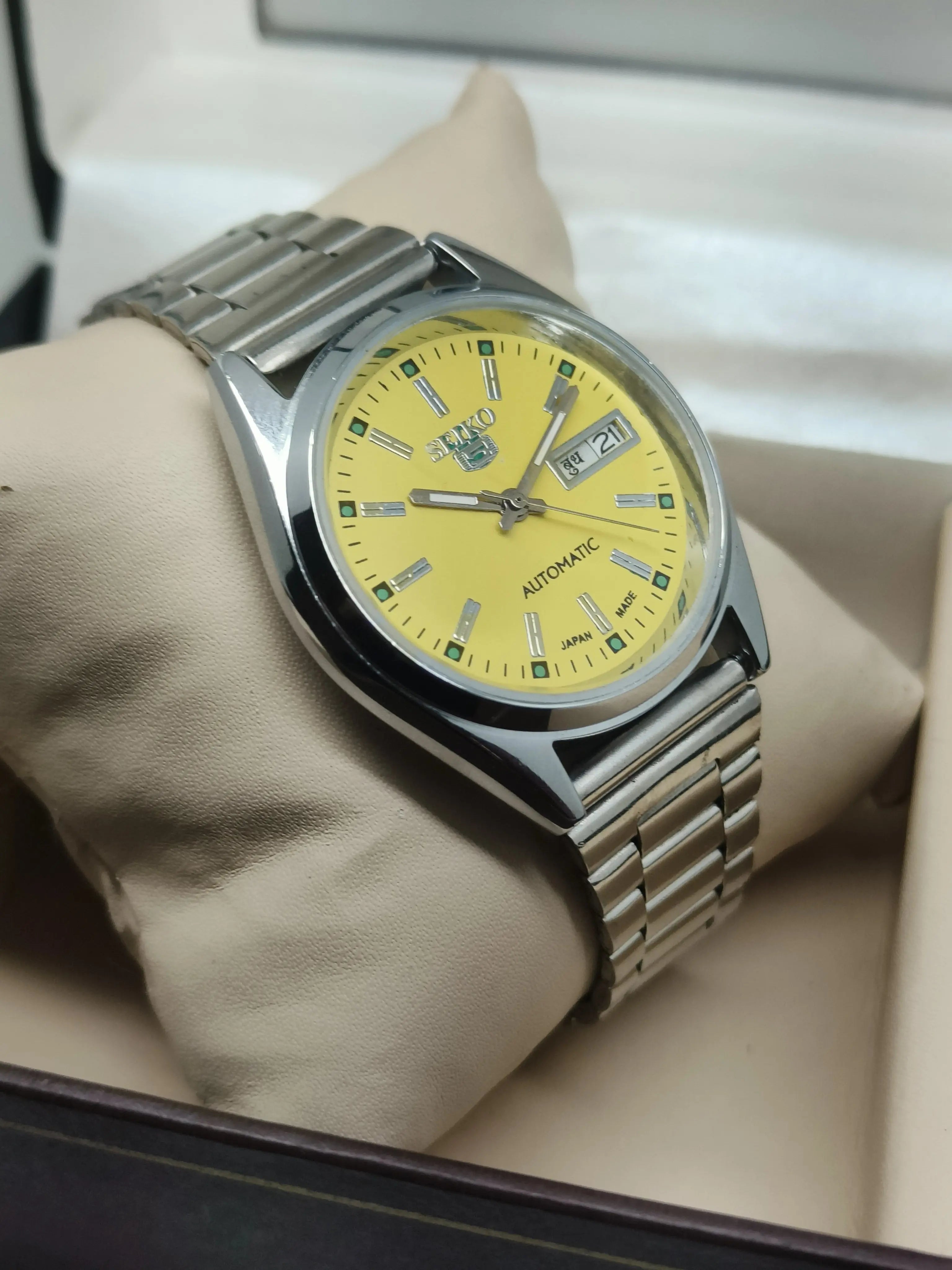 Seiko 5 Vintage Men’s Watch – Refurbished & Ready to Wear National Watches