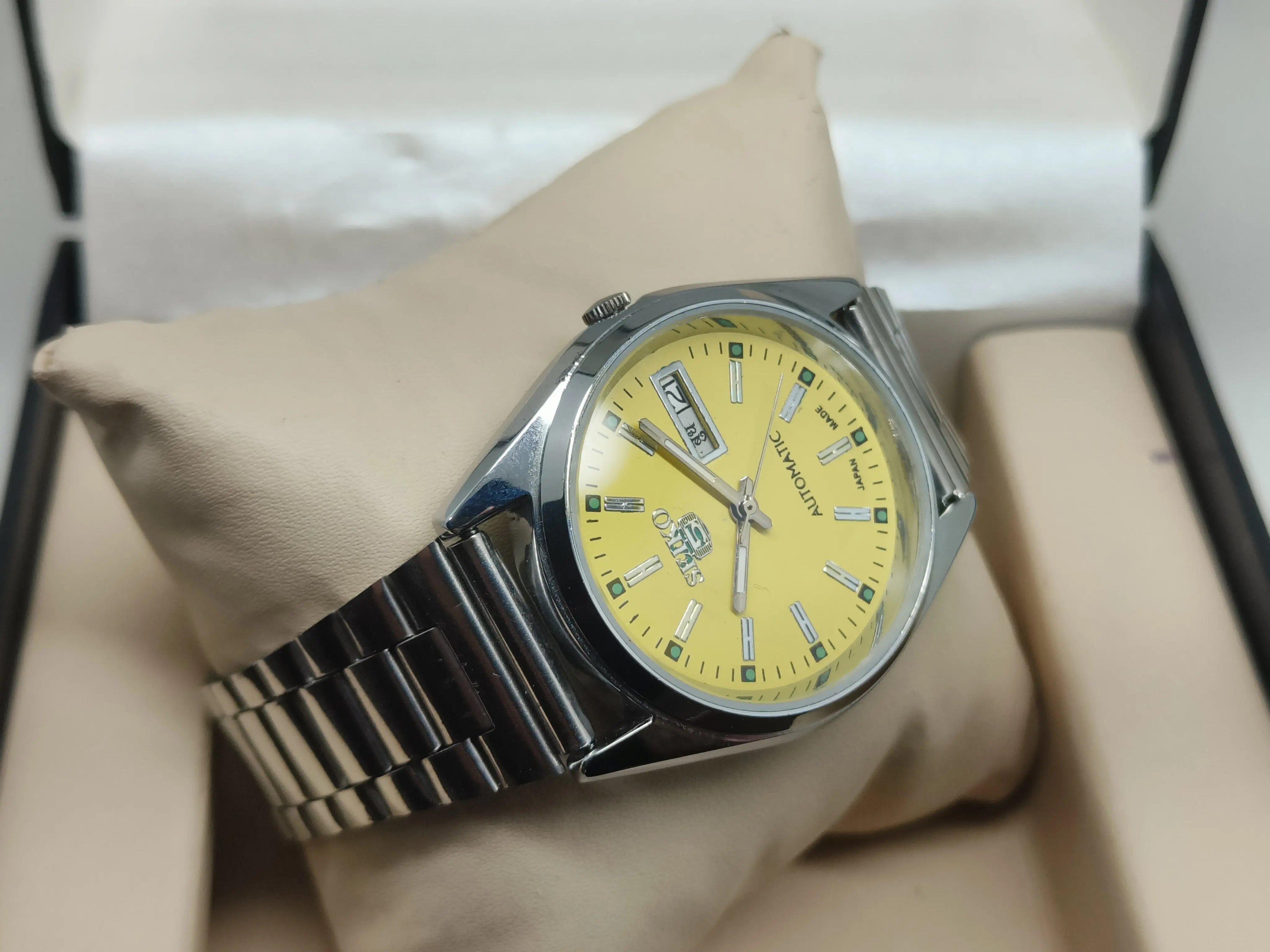 Seiko 5 Vintage Men’s Watch – Refurbished & Ready to Wear National Watches
