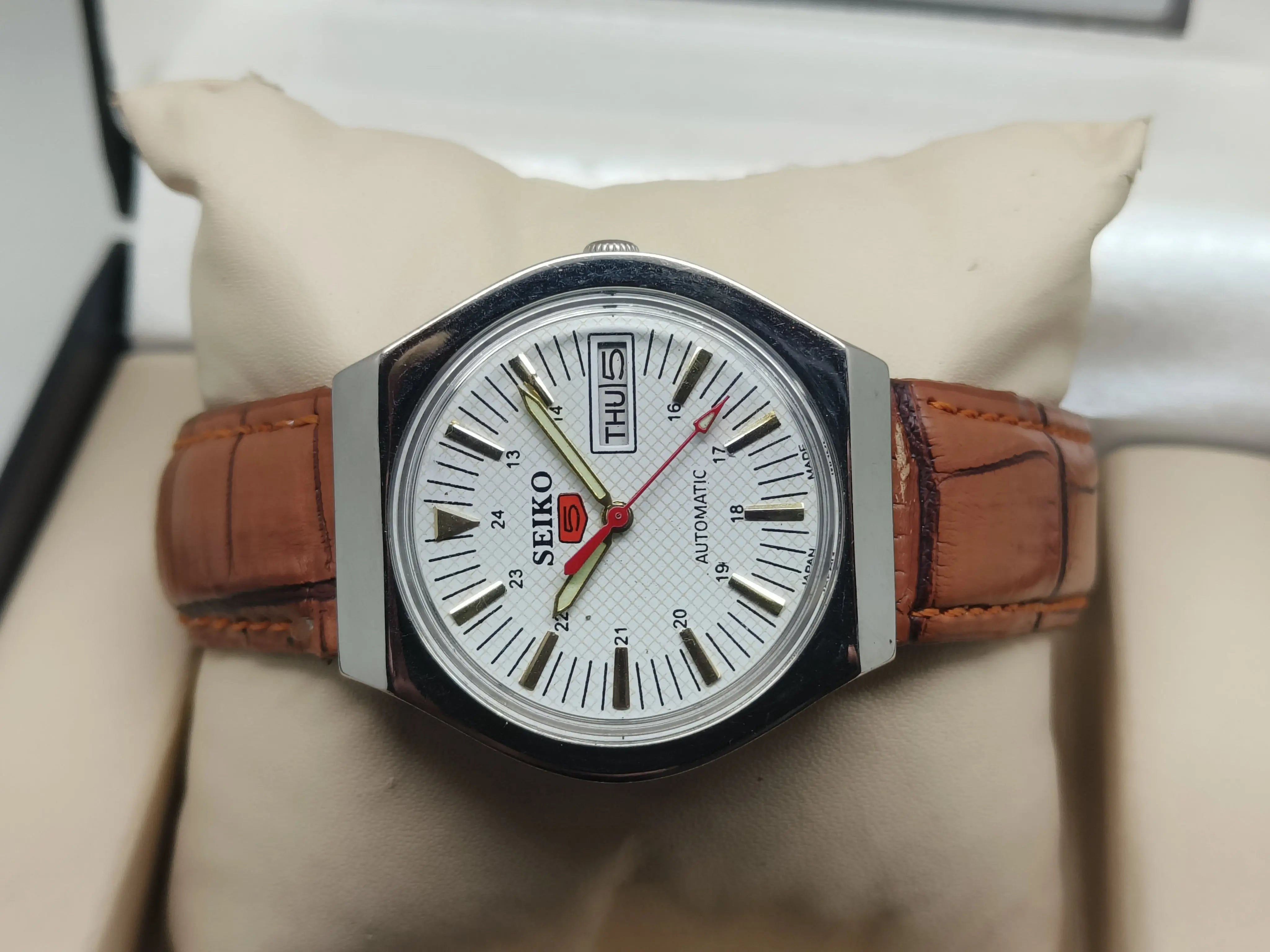 Seiko 5 Vintage Military Style – Refurbished Automatic National Watches
