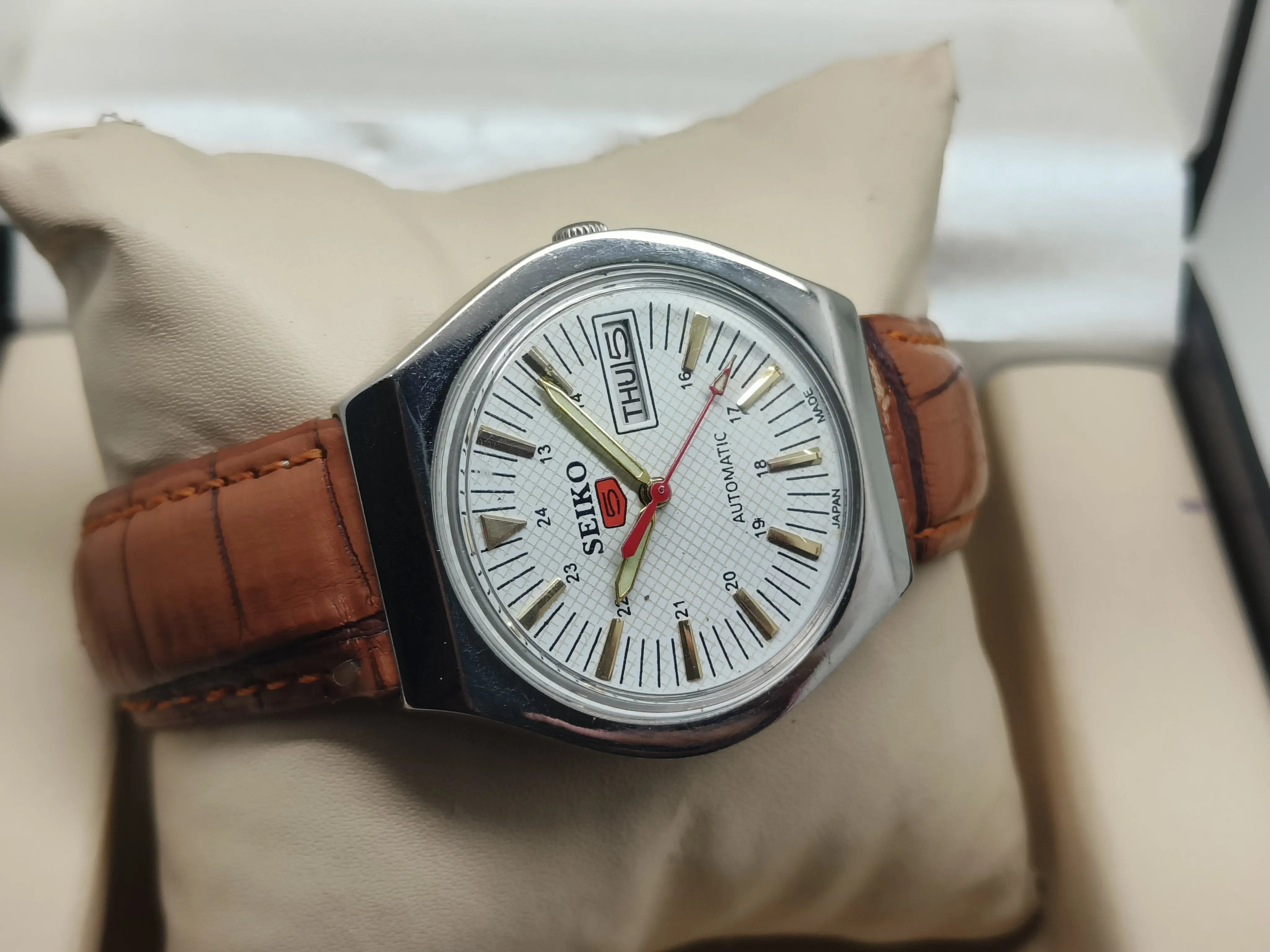 Seiko 5 Vintage Military Style – Refurbished Automatic National Watches