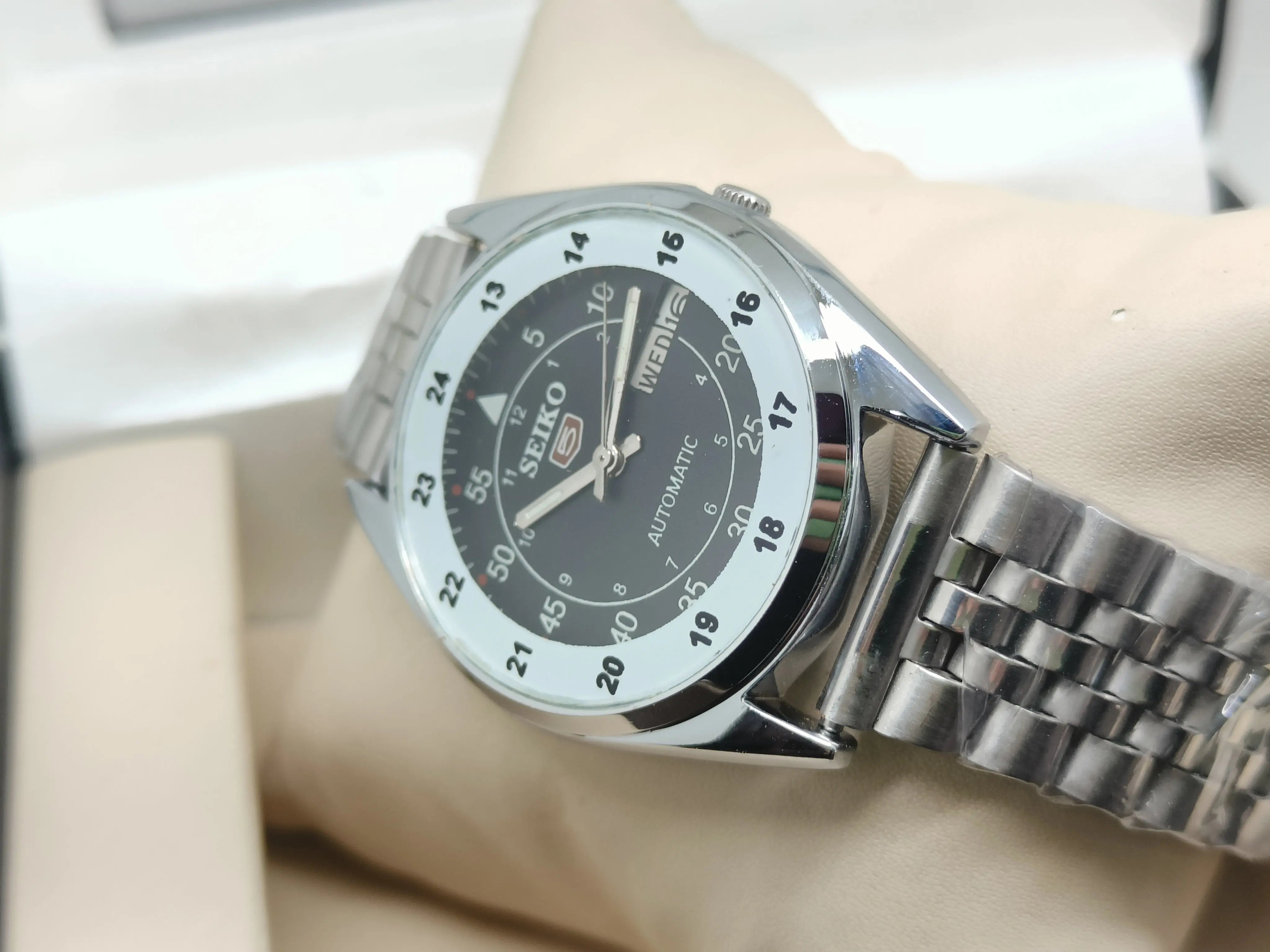 Seiko 5 Vintage 37mm Automatic – Refurbished Classic National Watches