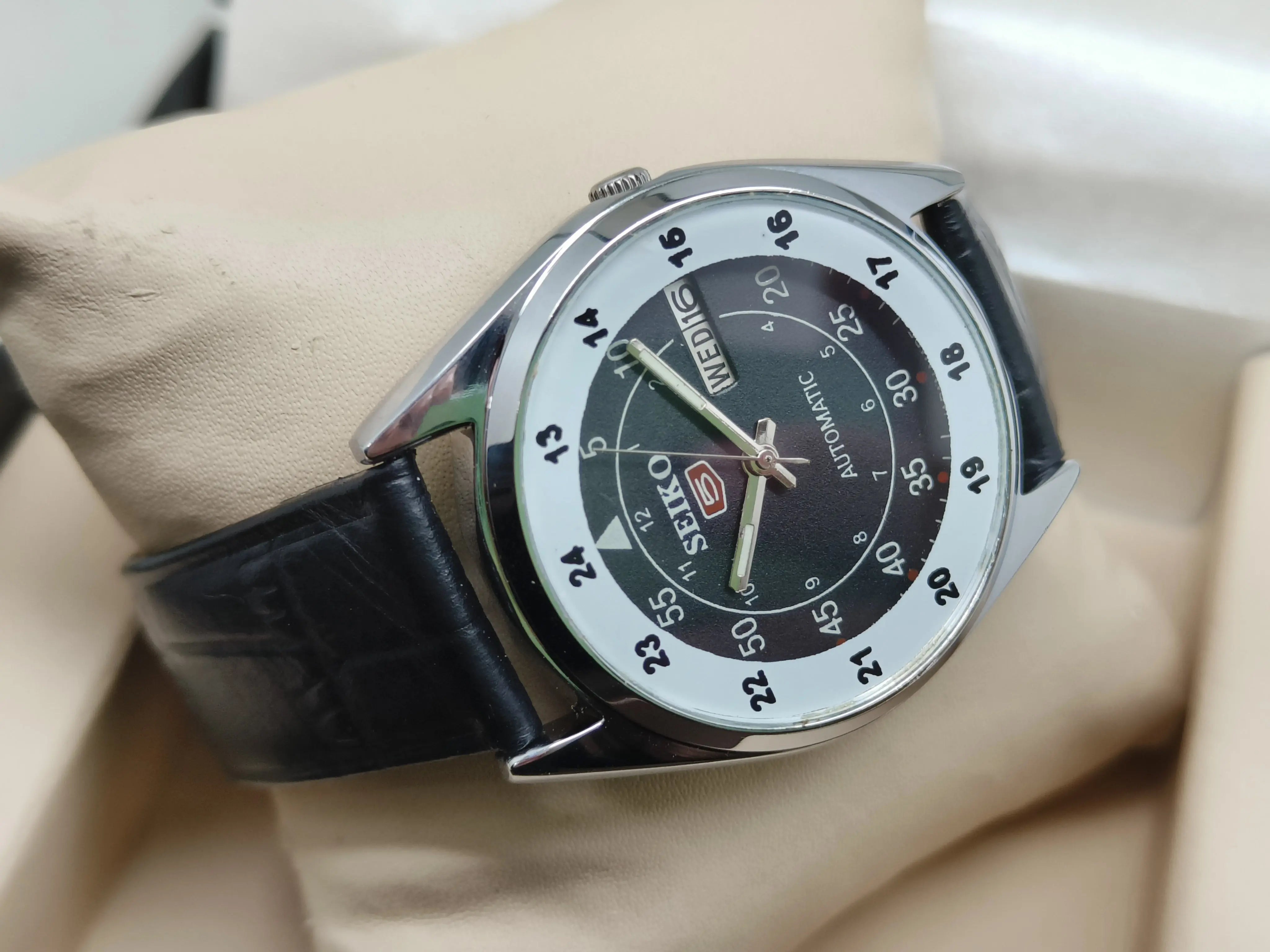 Seiko 5 Vintage Mesh Bracelet – Refurbished Classic Style National Watches