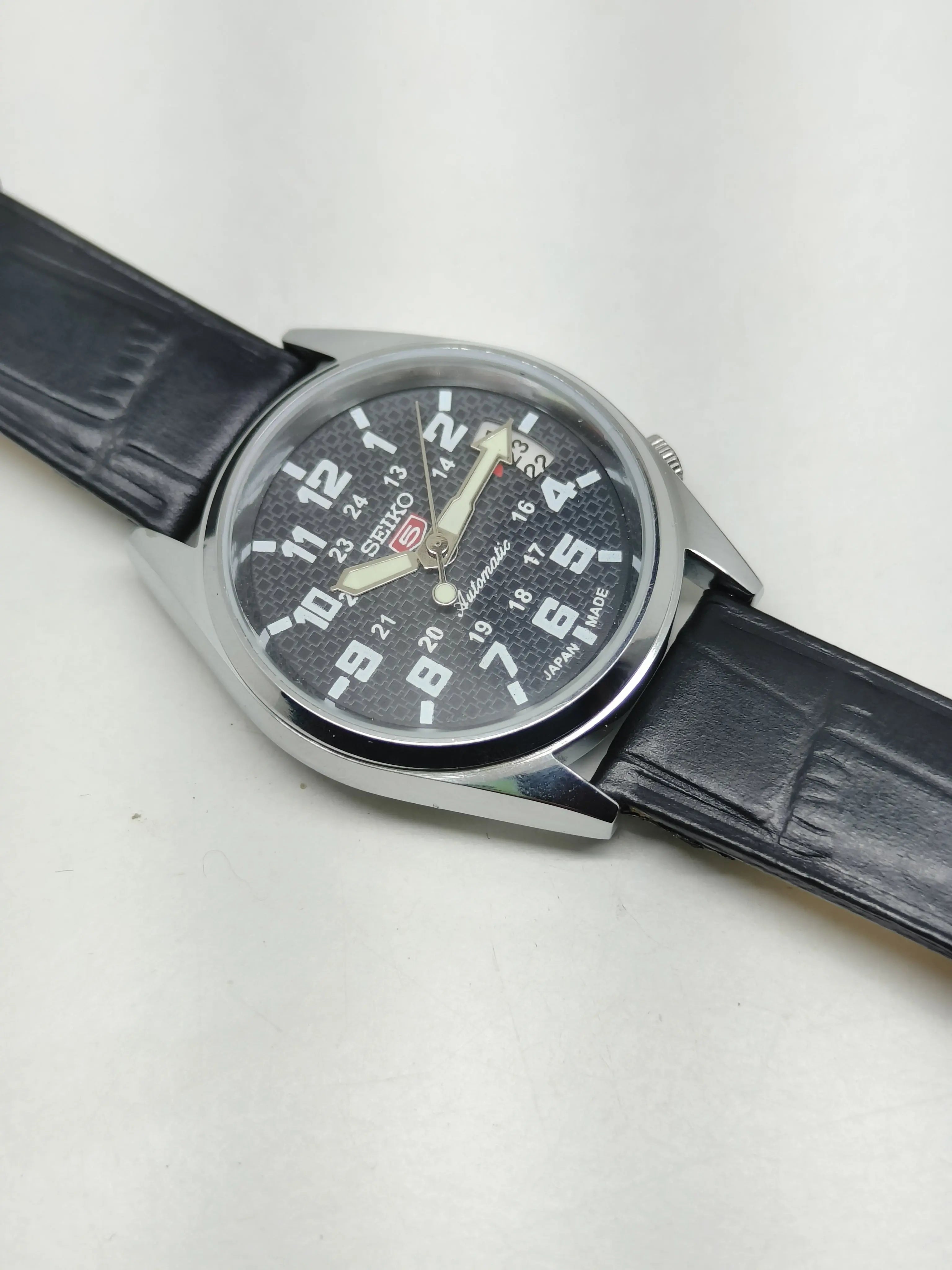 Seiko 5 Vintage Lime Green Dial – Refurbished Bold Style National Watches