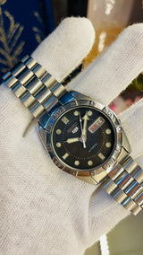 (Super Rare) 1983 Seiko 5 Automatic 7009 with Glass Back Vintage Watch (Pre Owned - National Watches