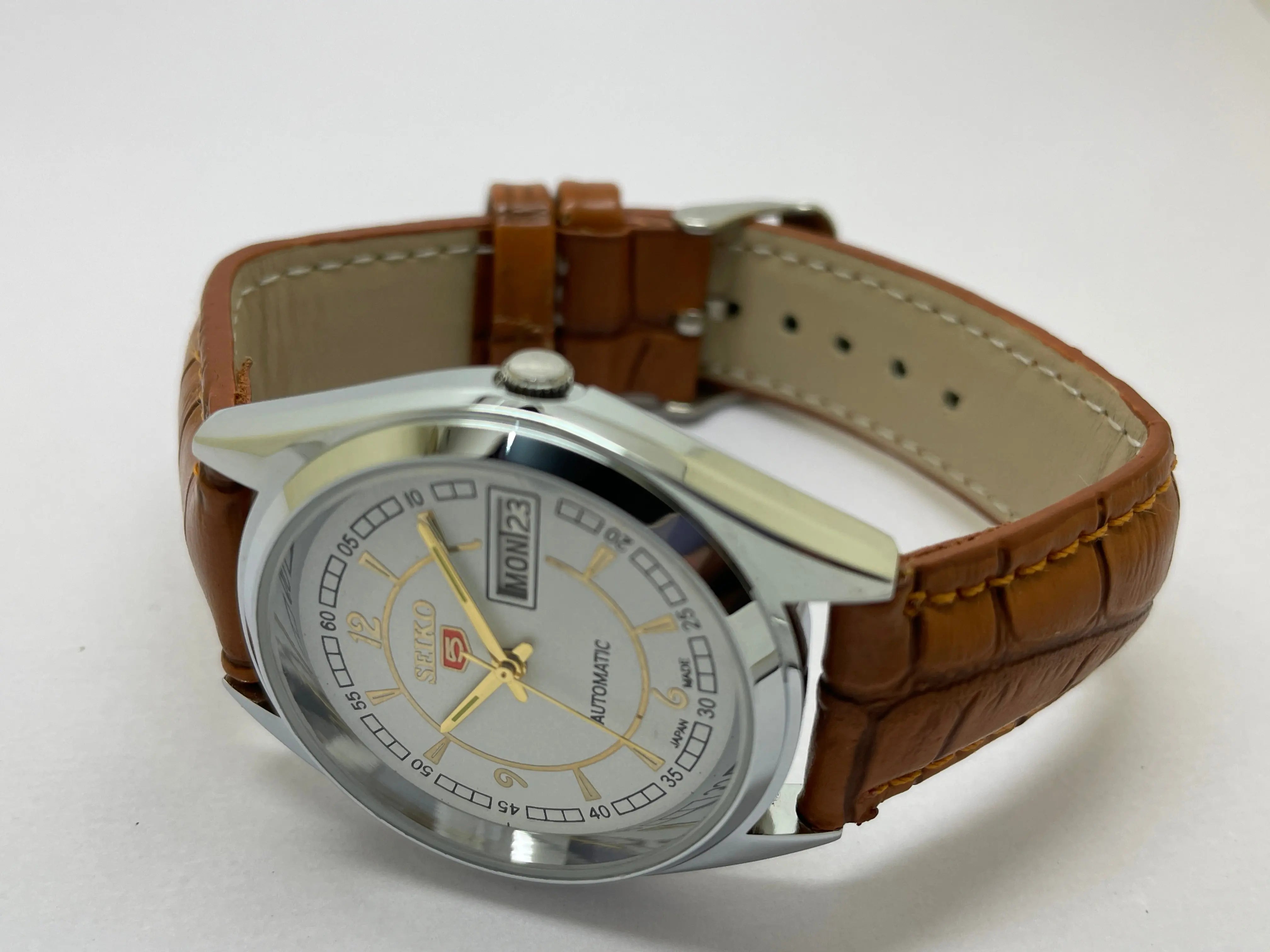 VINTAGE REFURBISHED SEIKO 5 AUTOMATIC JAPAN MENS DAY DATE WATCH - National Watches