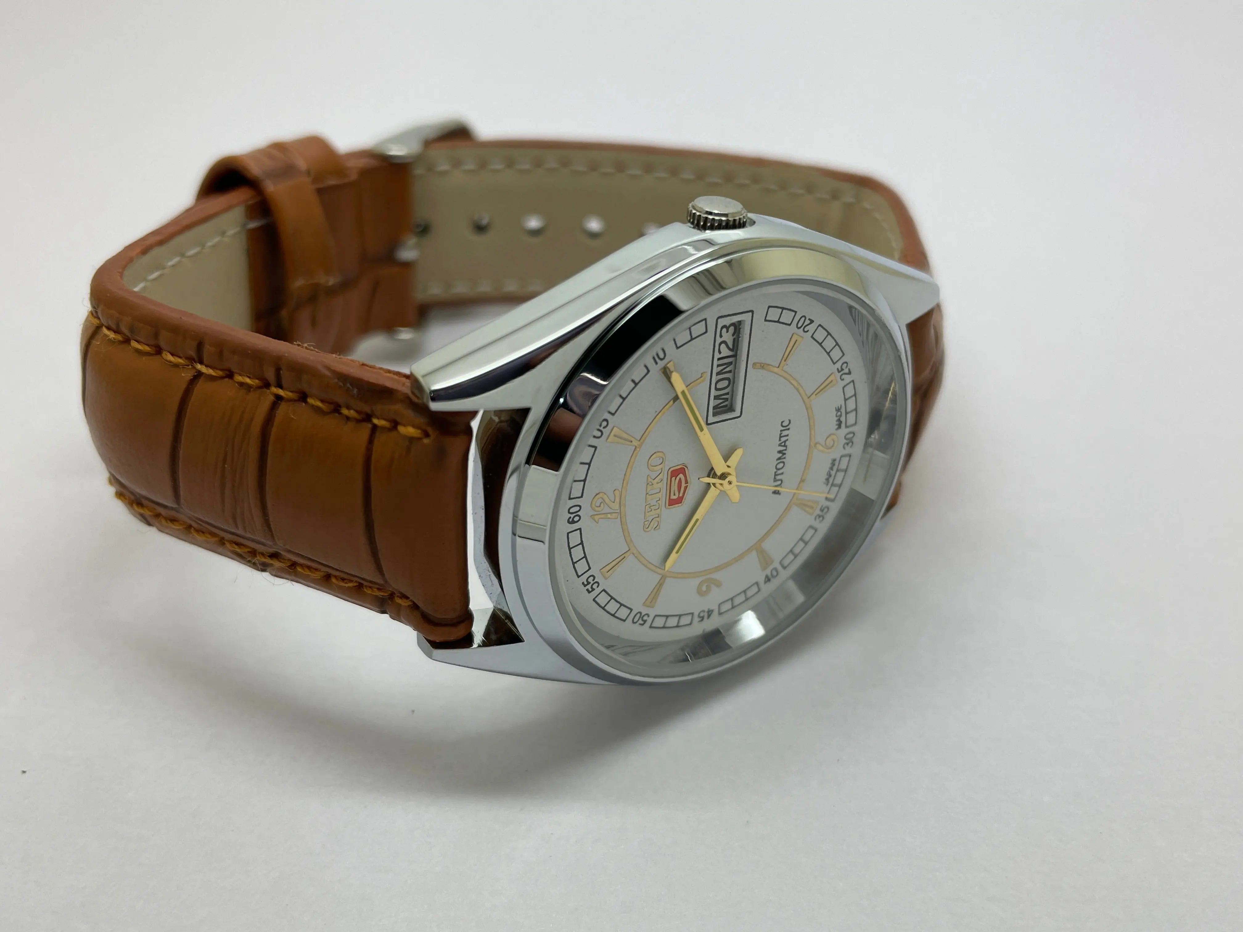 VINTAGE REFURBISHED SEIKO 5 AUTOMATIC JAPAN MENS DAY DATE WATCH - National Watches