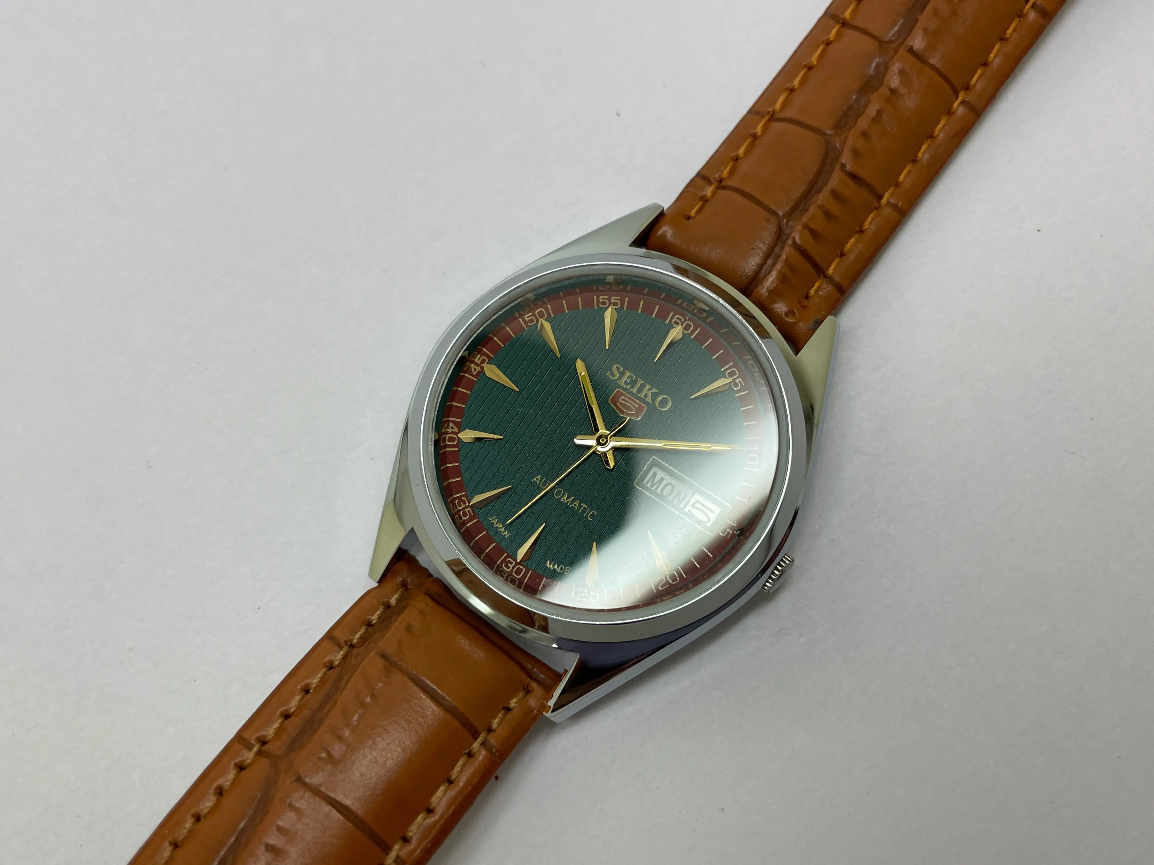 VINTAGE REFURBISHED SEIKO 5 AUTOMATIC JAPAN MENS DAY DATE WATCH - National Watches