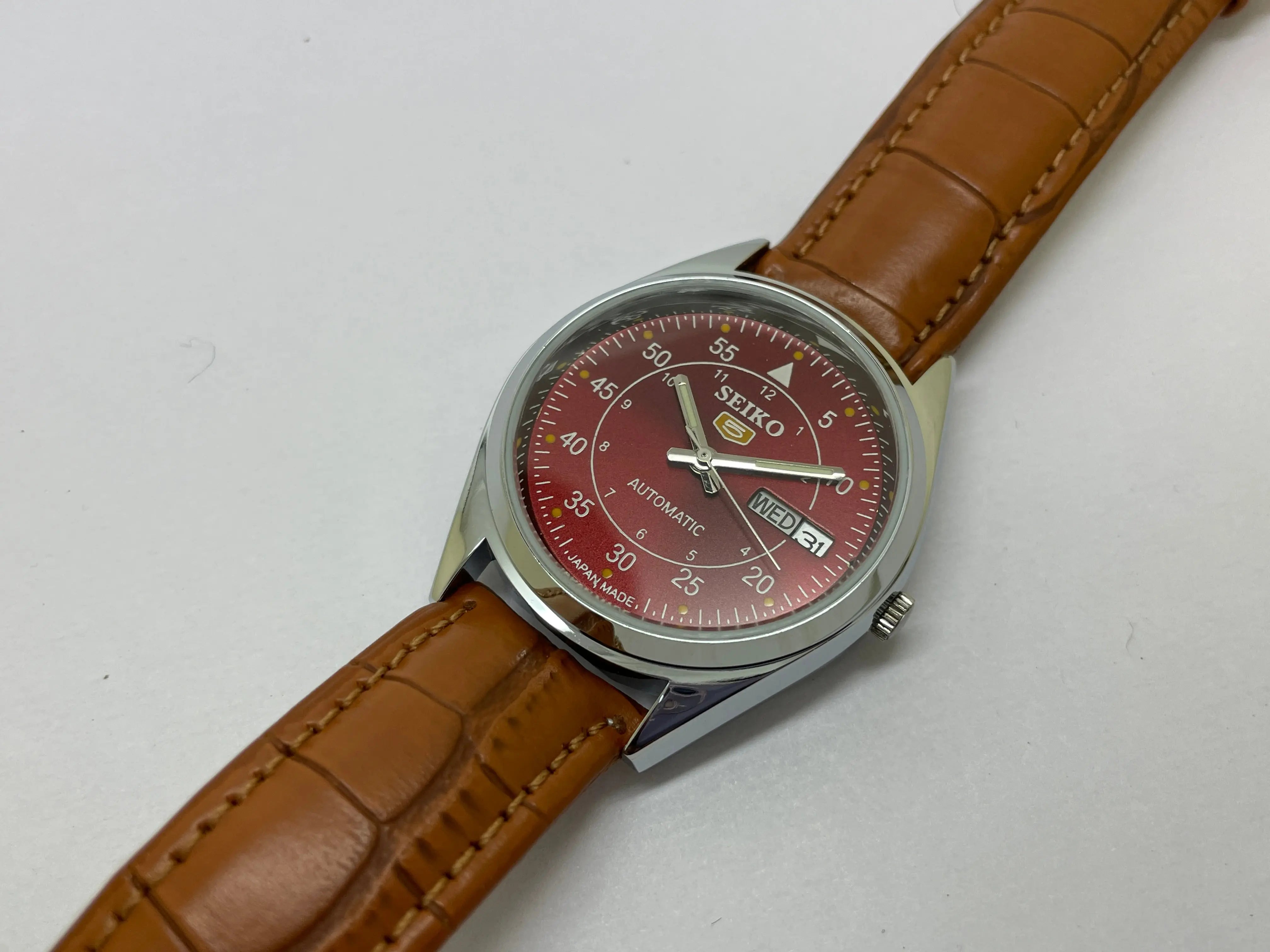 VINTAGE REFURBISHED SEIKO 5 AUTOMATIC JAPAN MENS DAY DATE WATCH - National Watches
