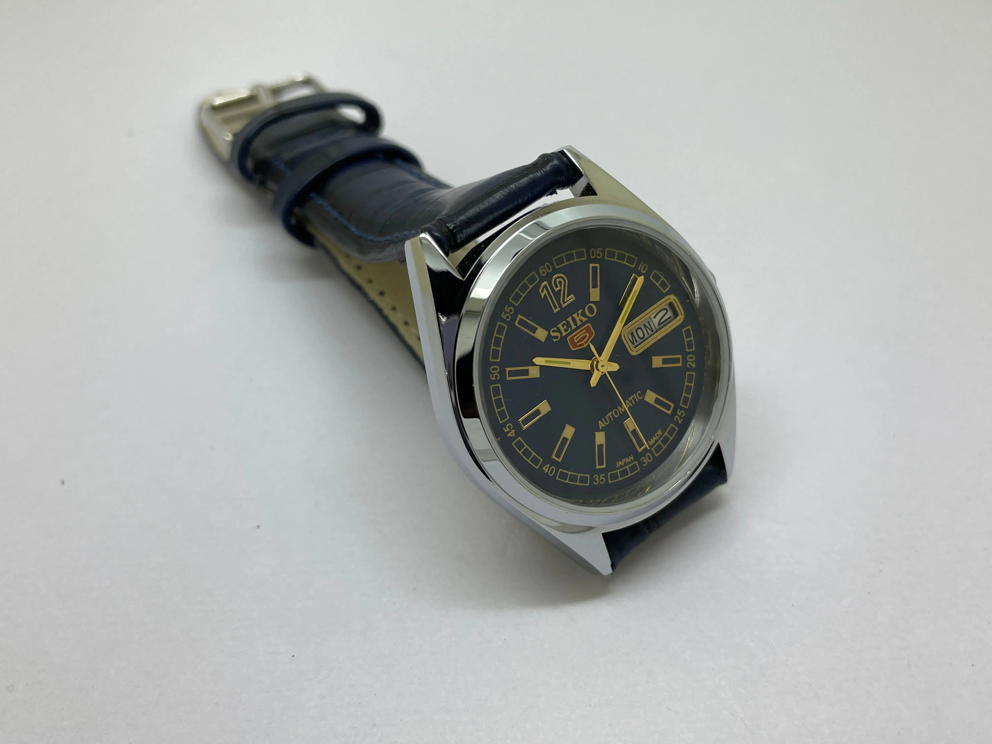 VINTAGE REFURBISHED SEIKO 5 AUTOMATIC JAPAN MENS DAY DATE WATCH - National Watches