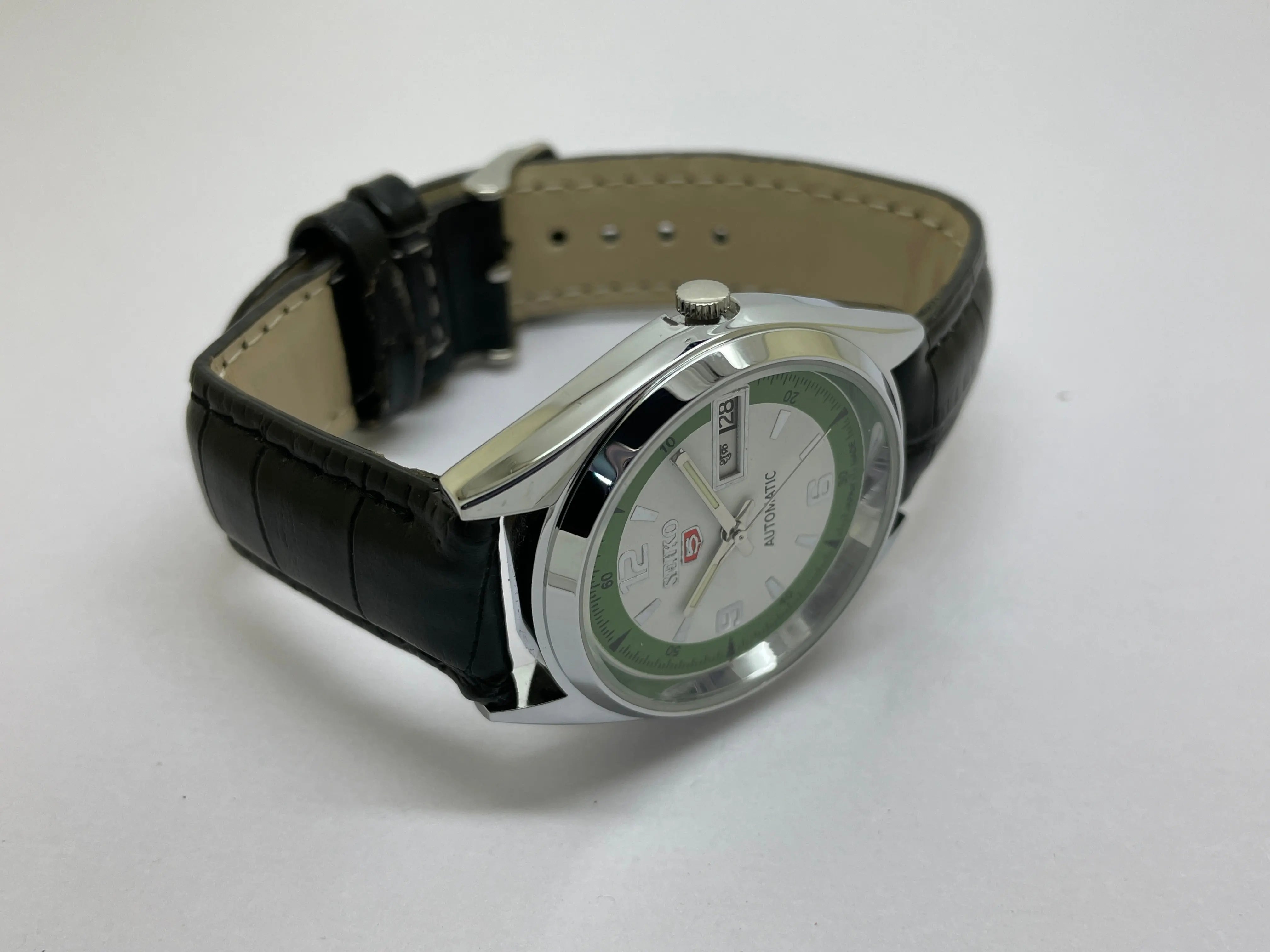 VINTAGE REFURBISHED SEIKO 5 AUTOMATIC JAPAN MENS DAY DATE WATCH - National Watches