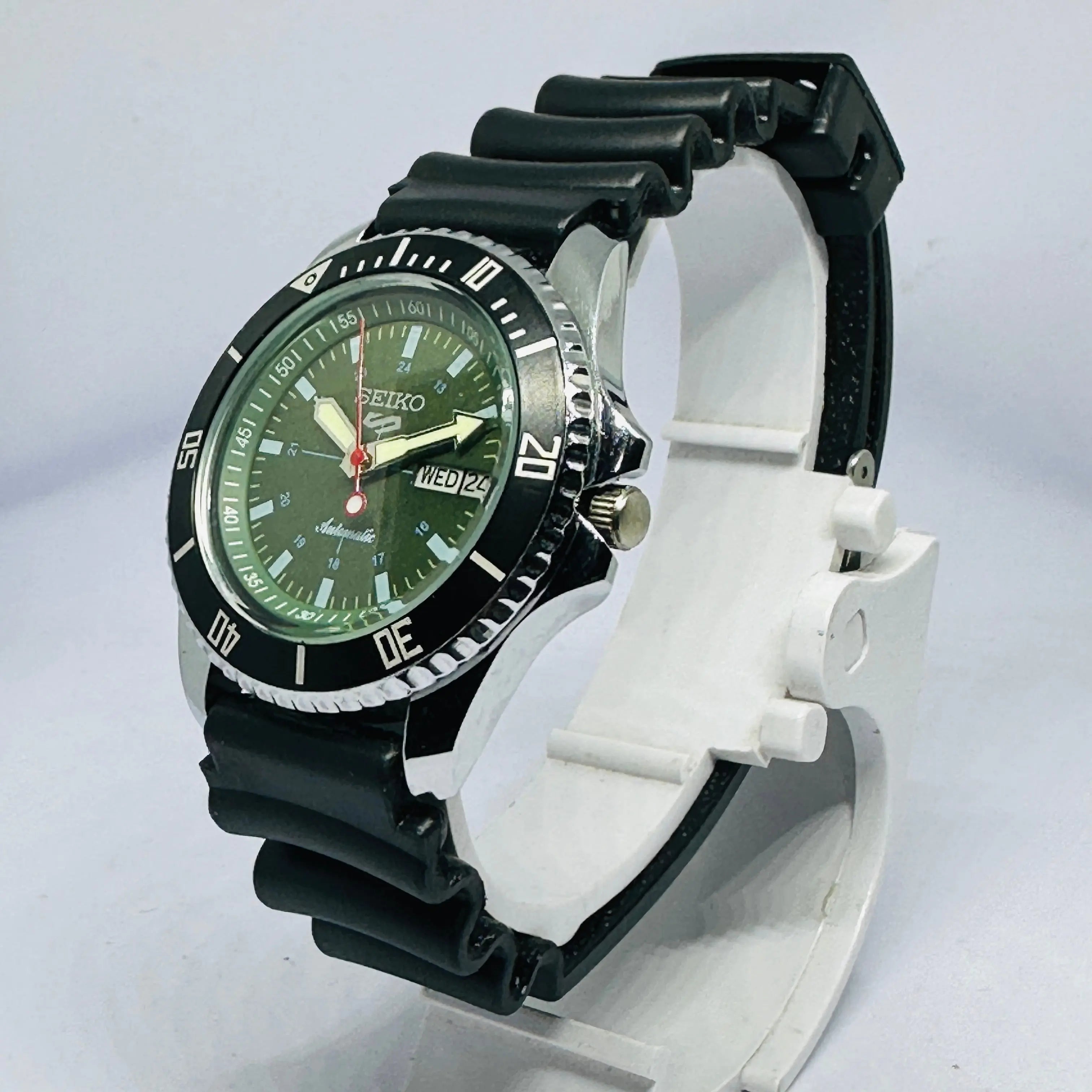 Seiko 5 Sports Automatic Watch – Refurbished Vintage | Japan-Made Men’s Timepiece National Watches