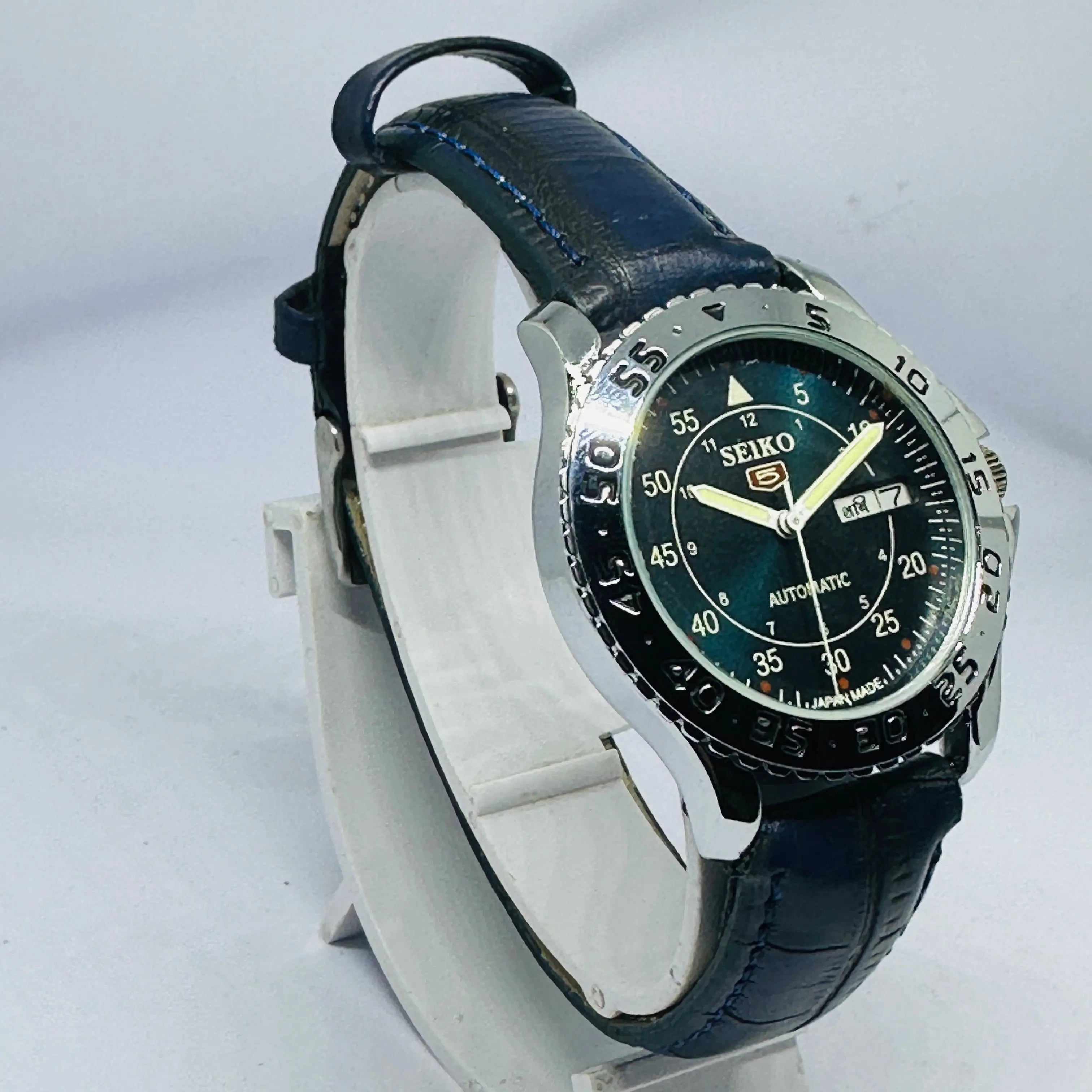 Seiko 5 Sports Automatic Watch – Refurbished Vintage | Japan-Made Men’s Timepiece National Watches