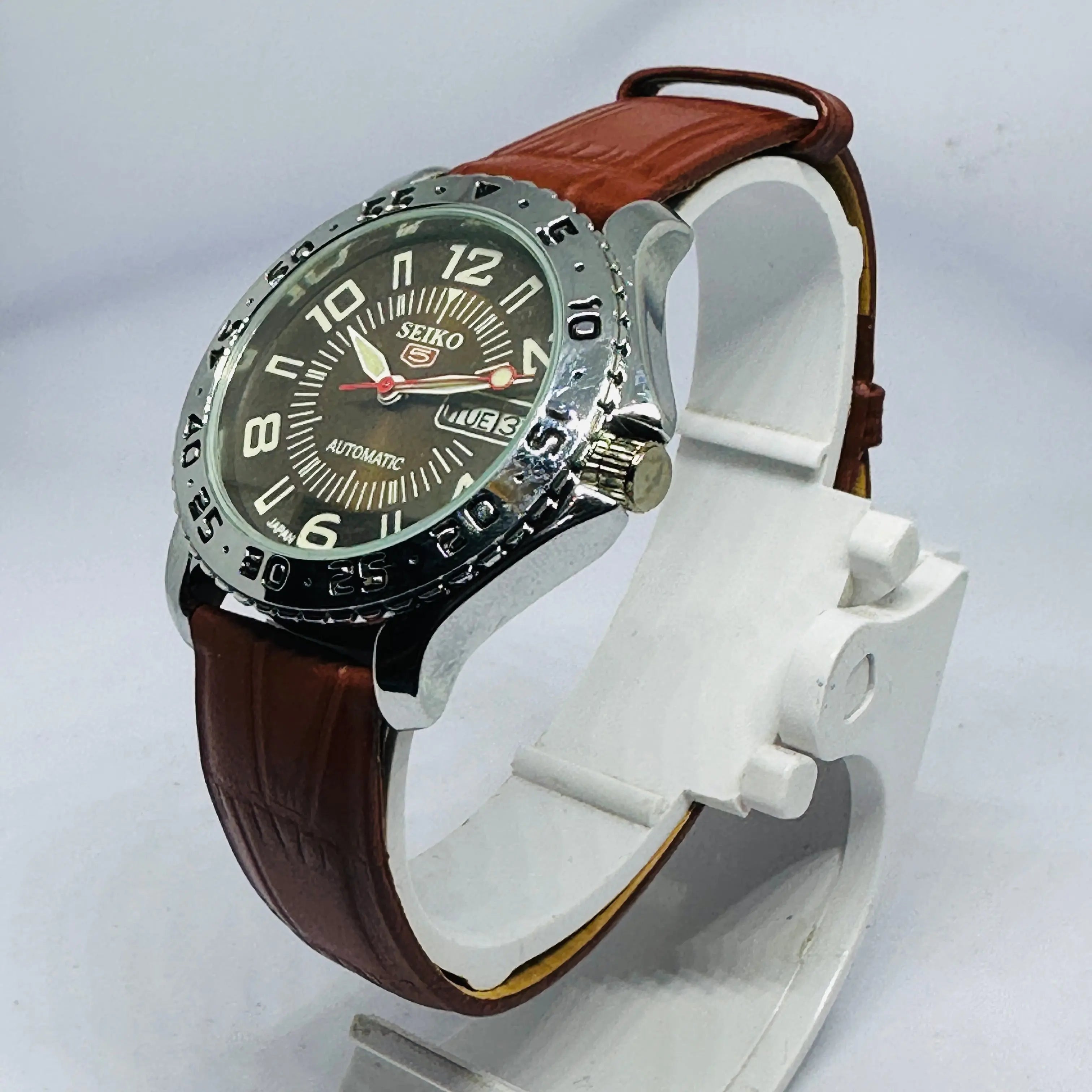 Seiko 5 Sports Automatic Watch – Refurbished Vintage | Japan-Made Men’s Timepiece National Watches