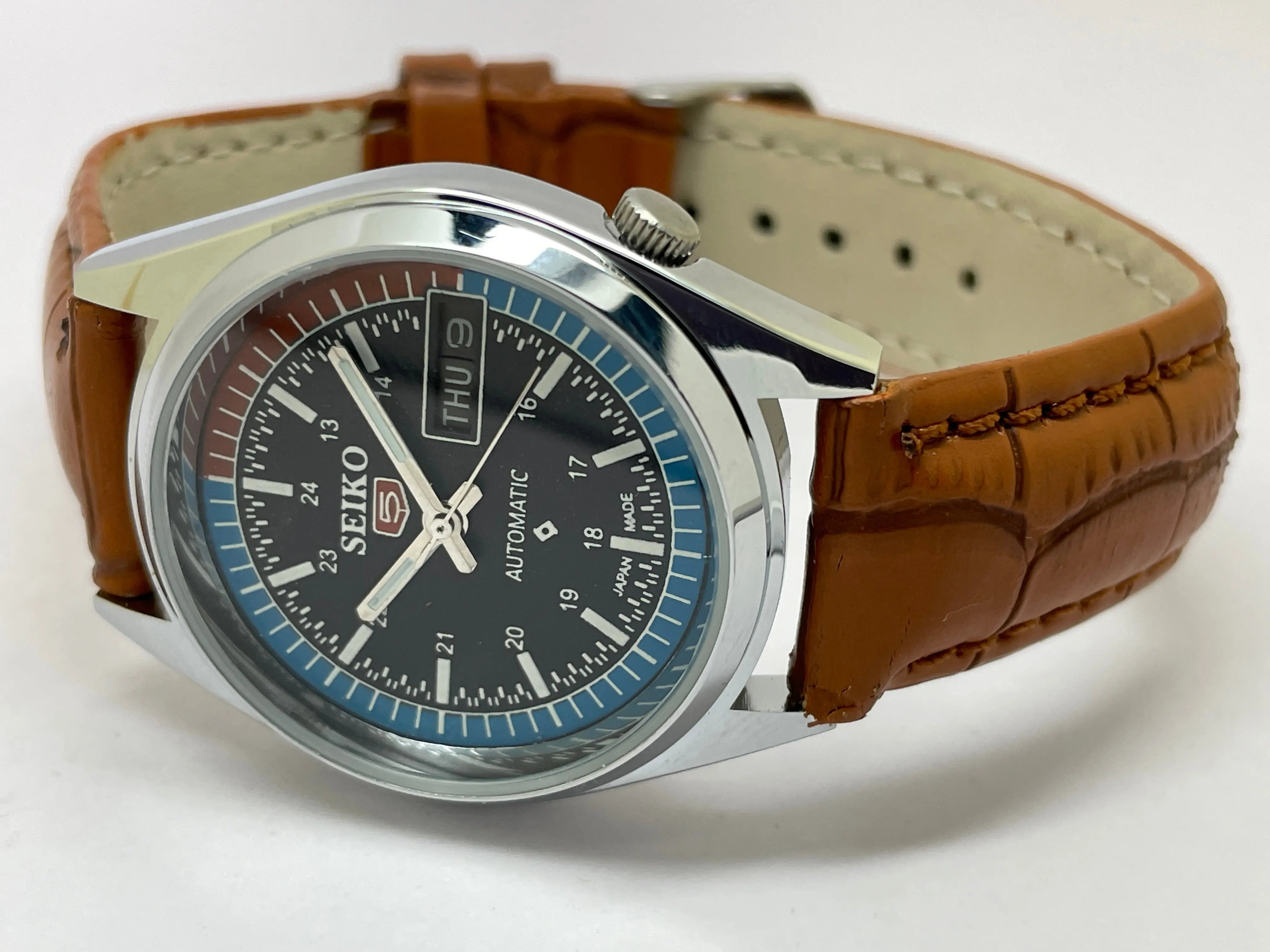 Seiko 5 Black Dial Automatic mechanical Vintage Watch refurbished watch National Watches