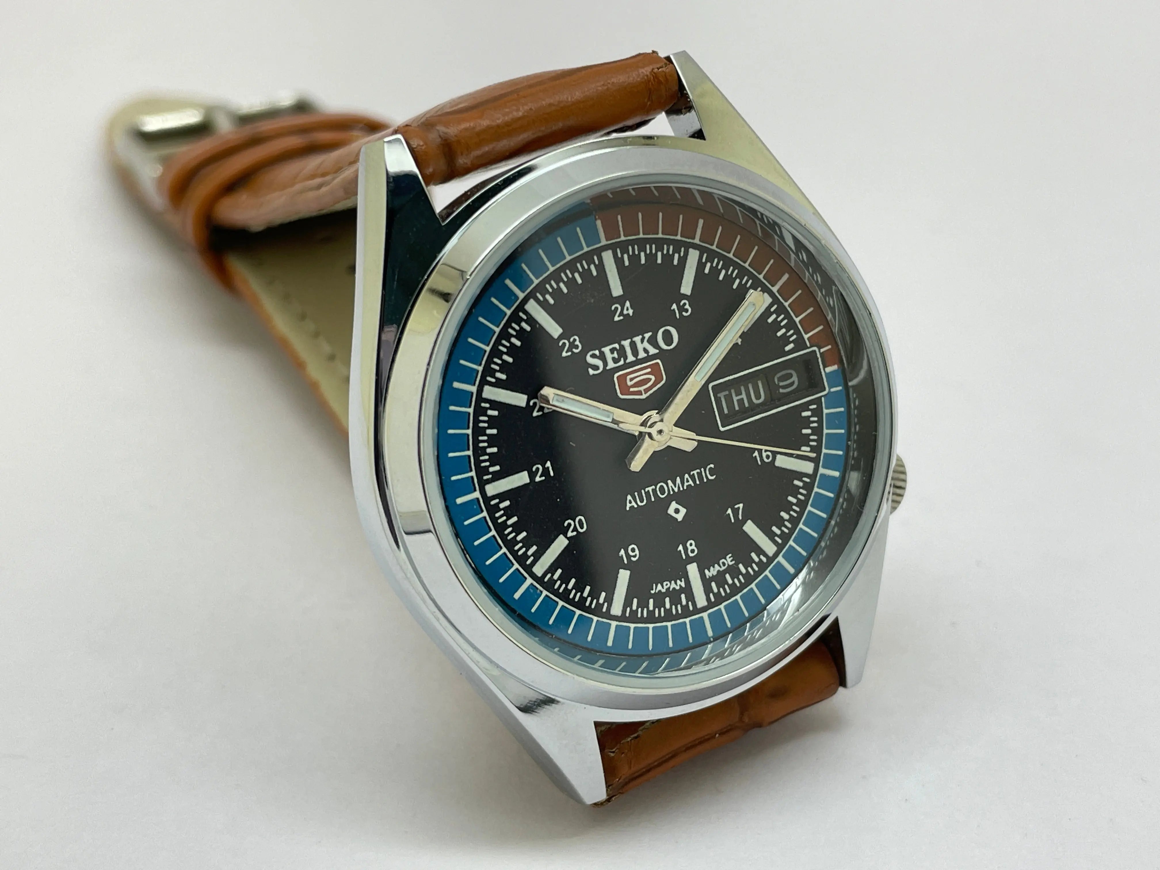Seiko 5 Black Dial Automatic mechanical Vintage Watch refurbished watch National Watches