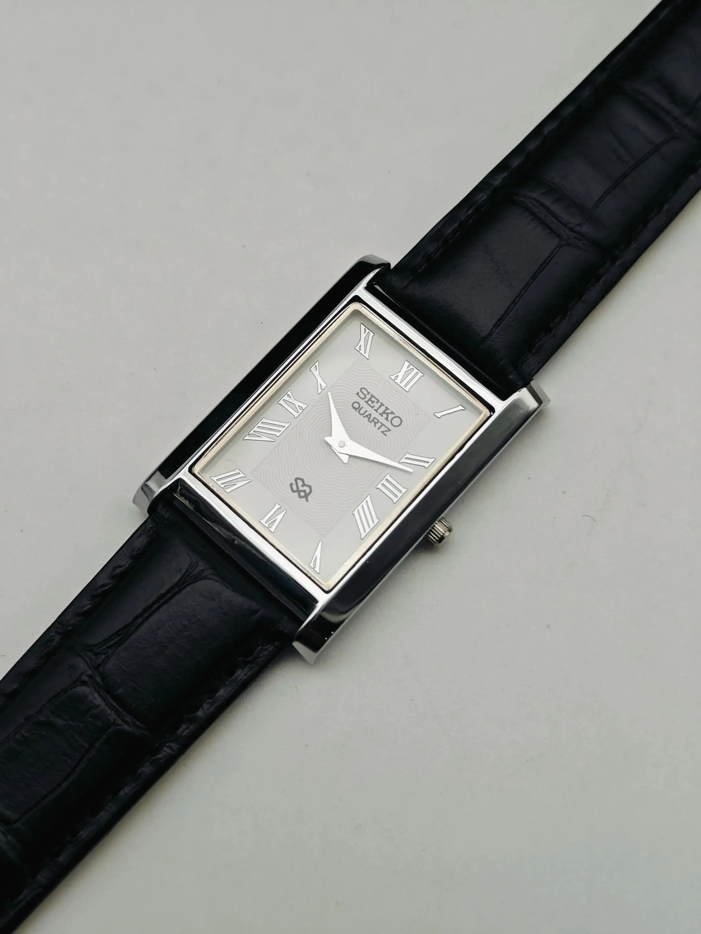 Seiko Vintage Roman Dial Watch – Slim Rectangular Dress Watch National Watches