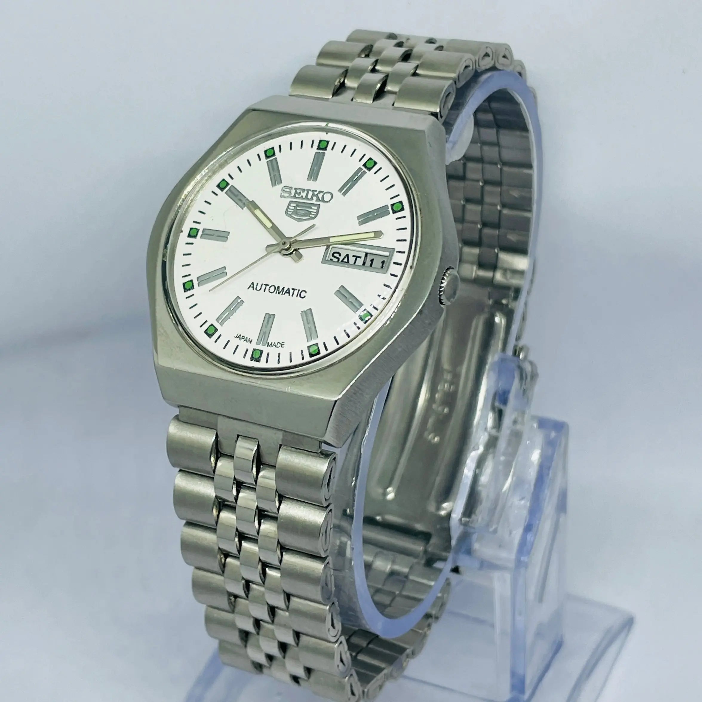 Seiko 5 Automatic 17 Jewels with Authentic Japan movement Vintage Watch National Watches