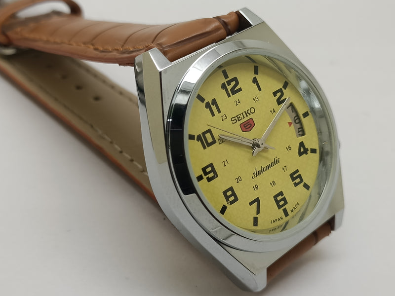 VINTAGE REFURBISHED SEIKO 5 AUTOMATIC JAPAN MENS DAY DATE WATCH