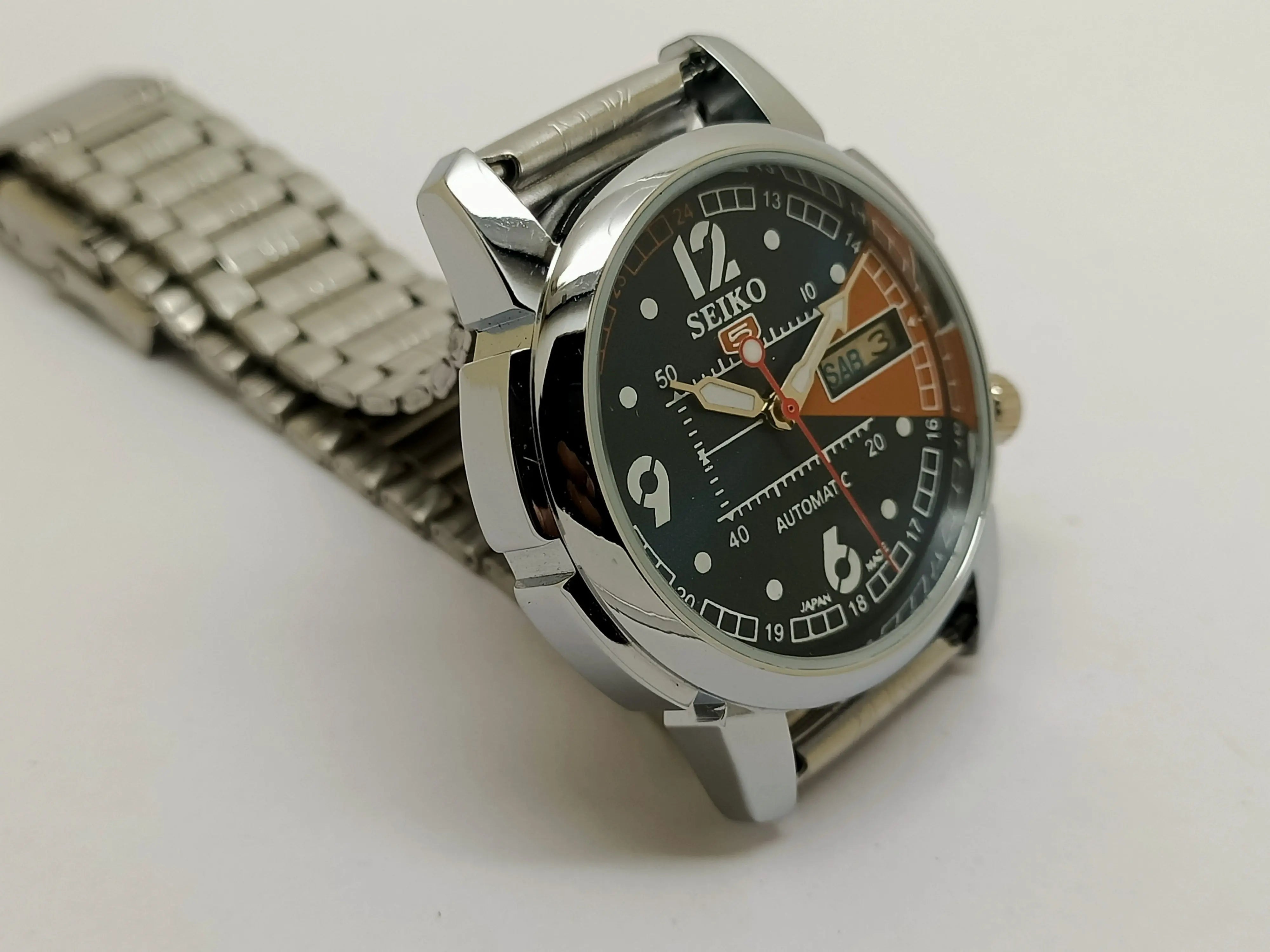 VINTAGE REFURBISHED SEIKO 5 AUTOMATIC JAPAN MENS DAY DATE WATCH - National Watches